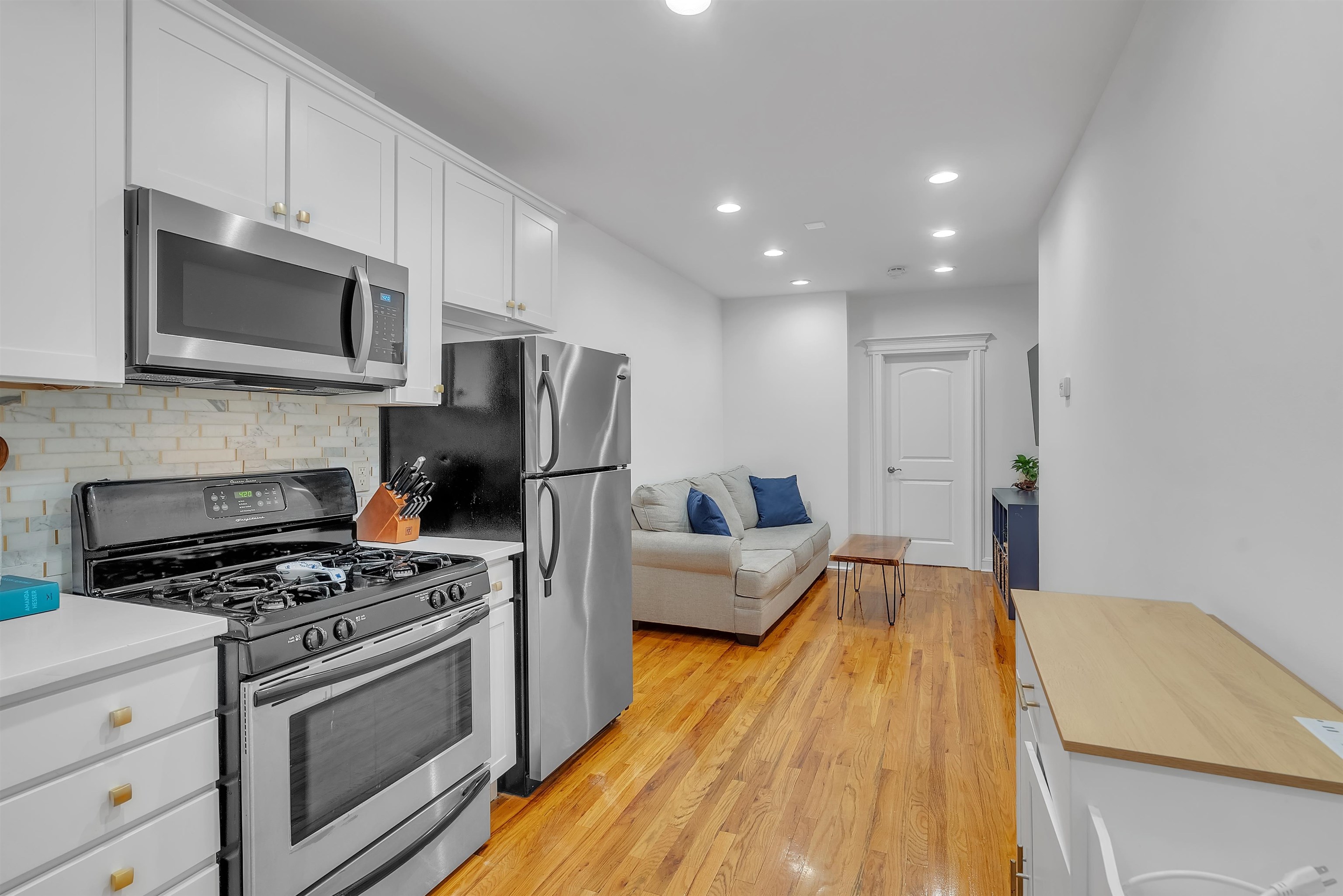 349 7TH ST Unit: 1R