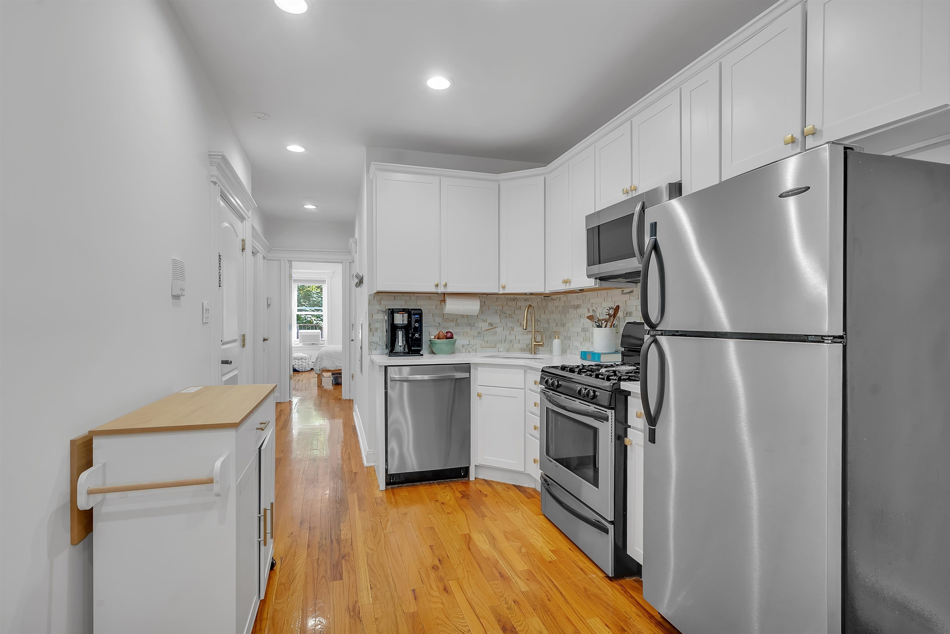 349 7TH ST Unit: 1R