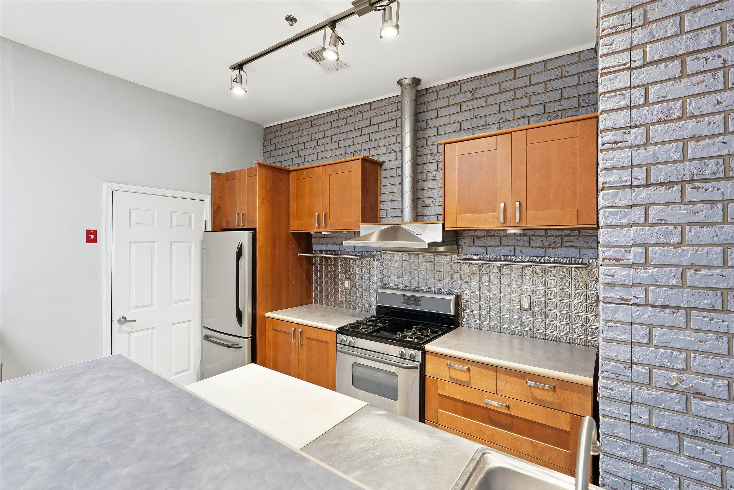 519 MONROE ST Unit: 1B