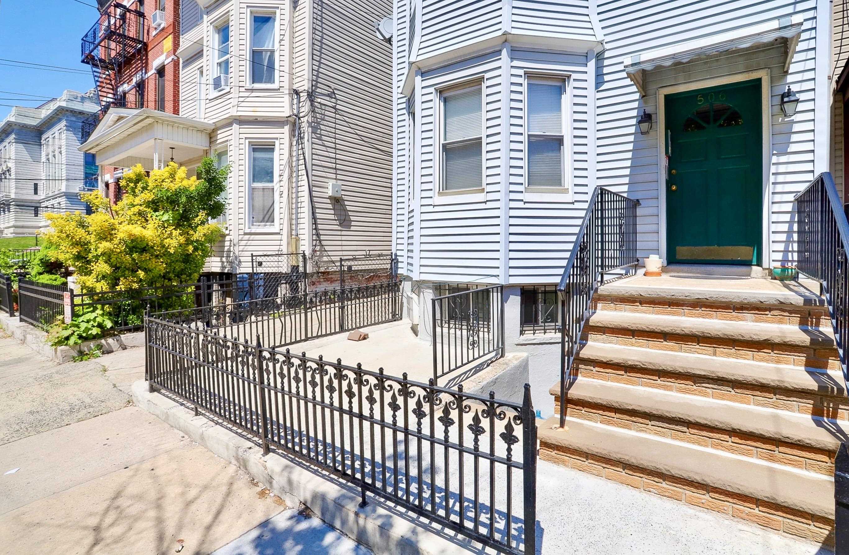 506 PAVONIA AVE