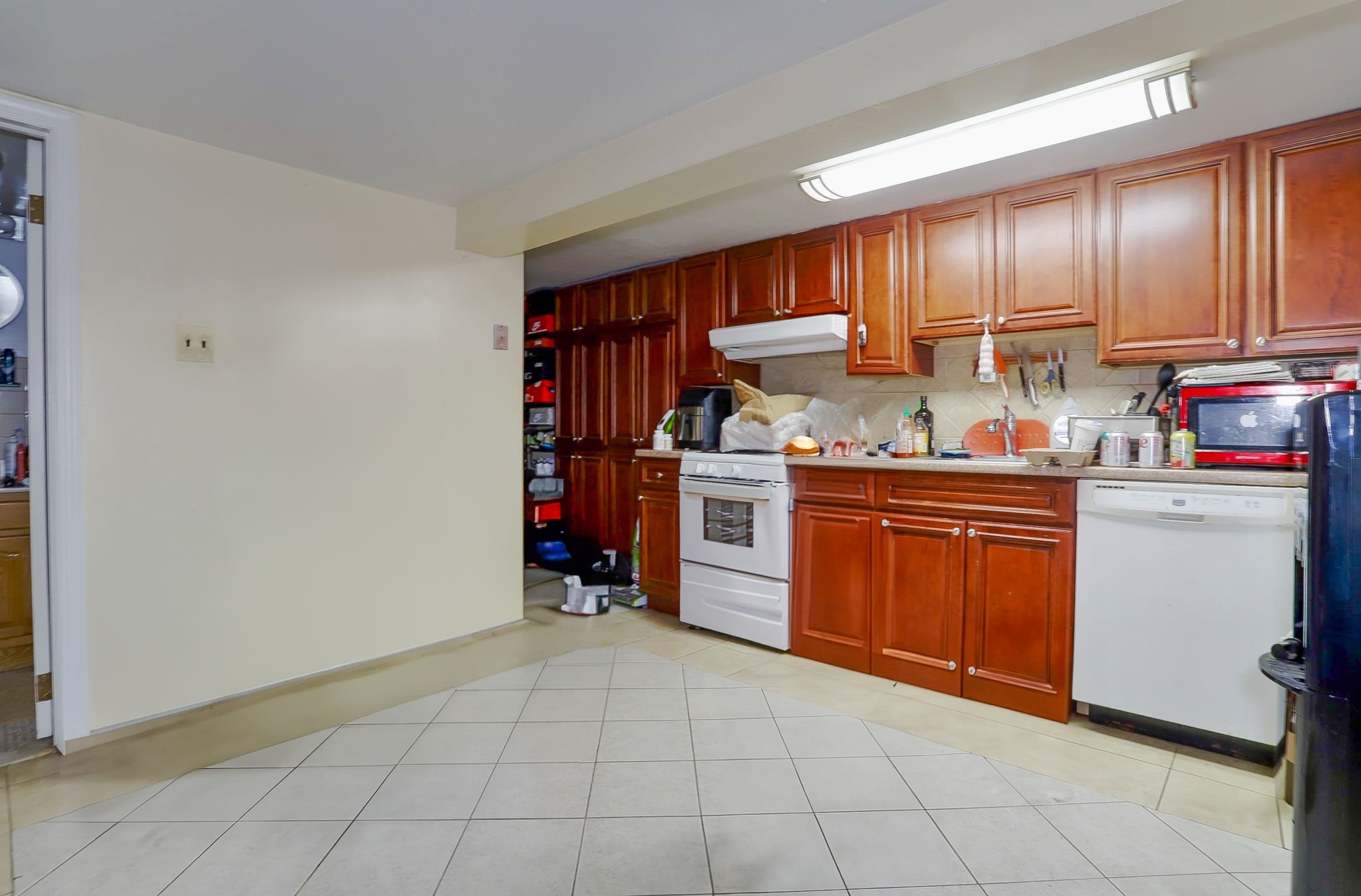 506 PAVONIA AVE