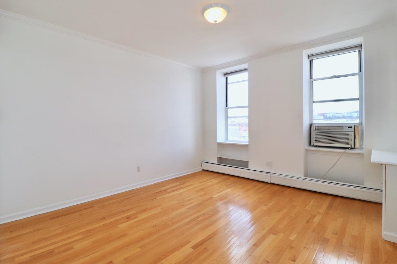 621 WILLOW AVE Unit: 5L