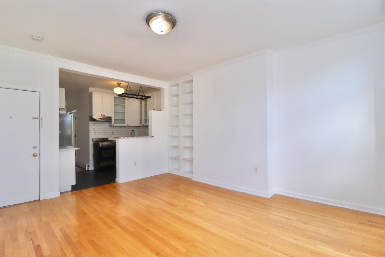 621 WILLOW AVE Unit: 5L