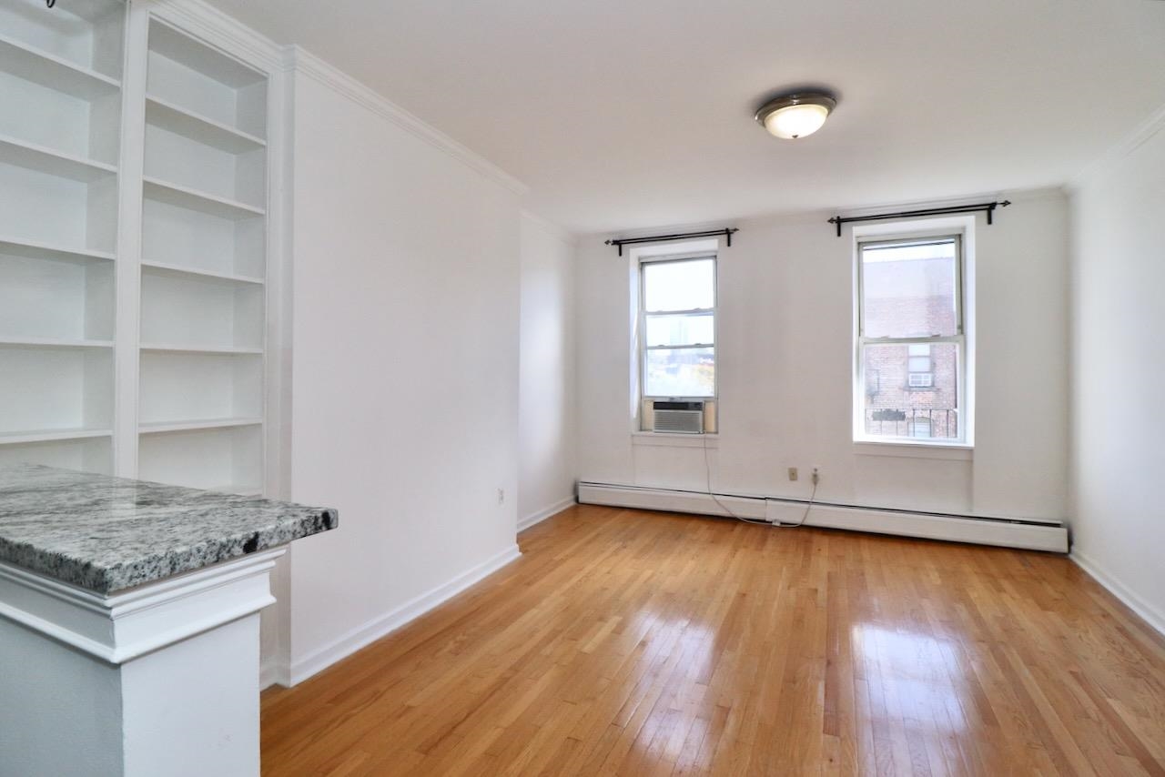621 WILLOW AVE Unit: 5L