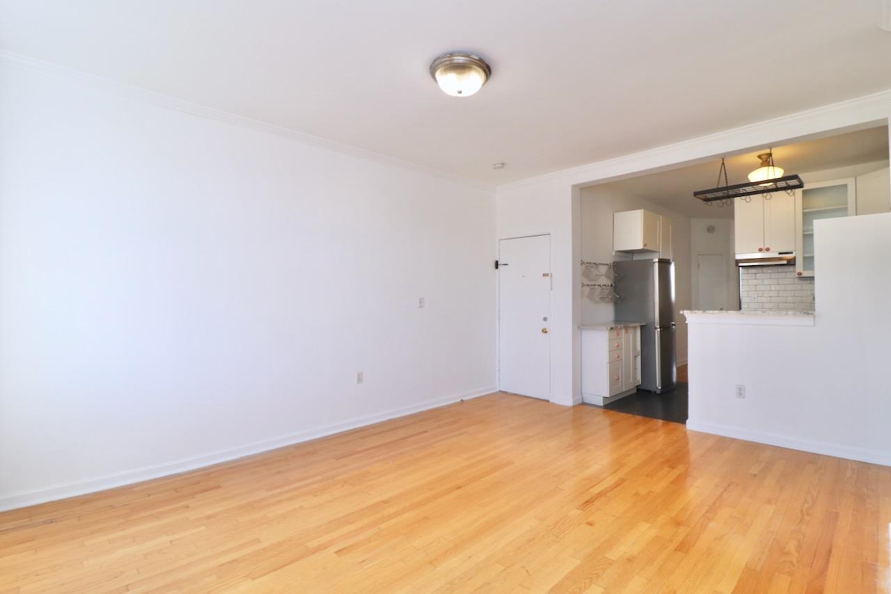 621 WILLOW AVE Unit: 5L