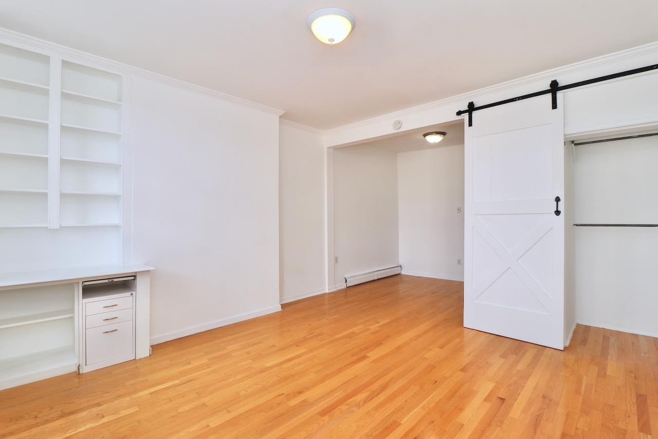 621 WILLOW AVE Unit: 5L