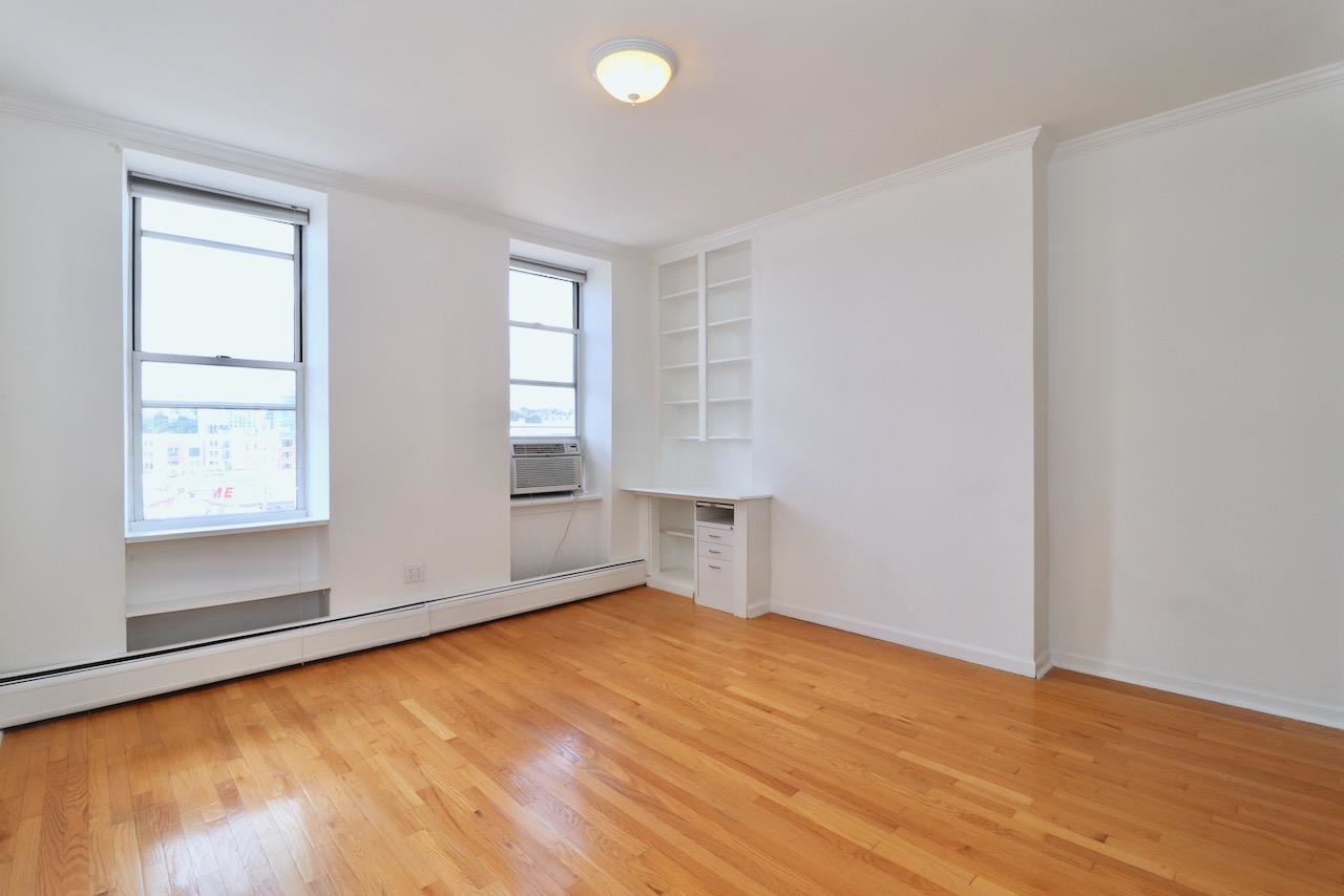 621 WILLOW AVE Unit: 5L