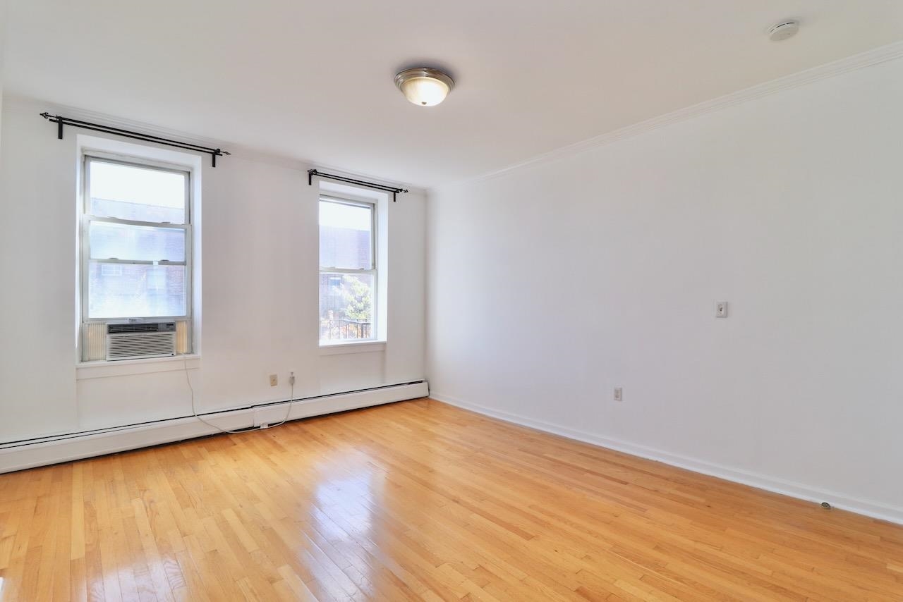 621 WILLOW AVE Unit: 5L