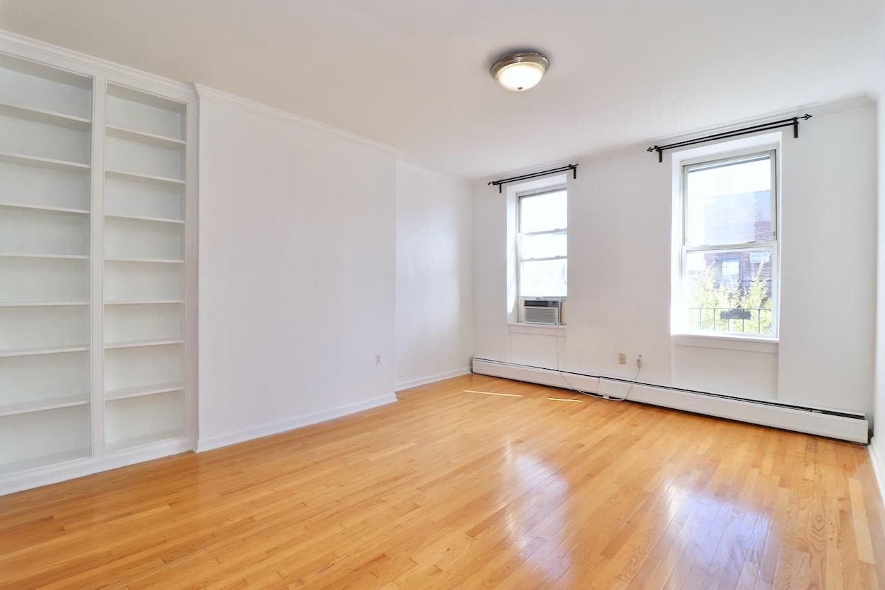 621 WILLOW AVE Unit: 5L