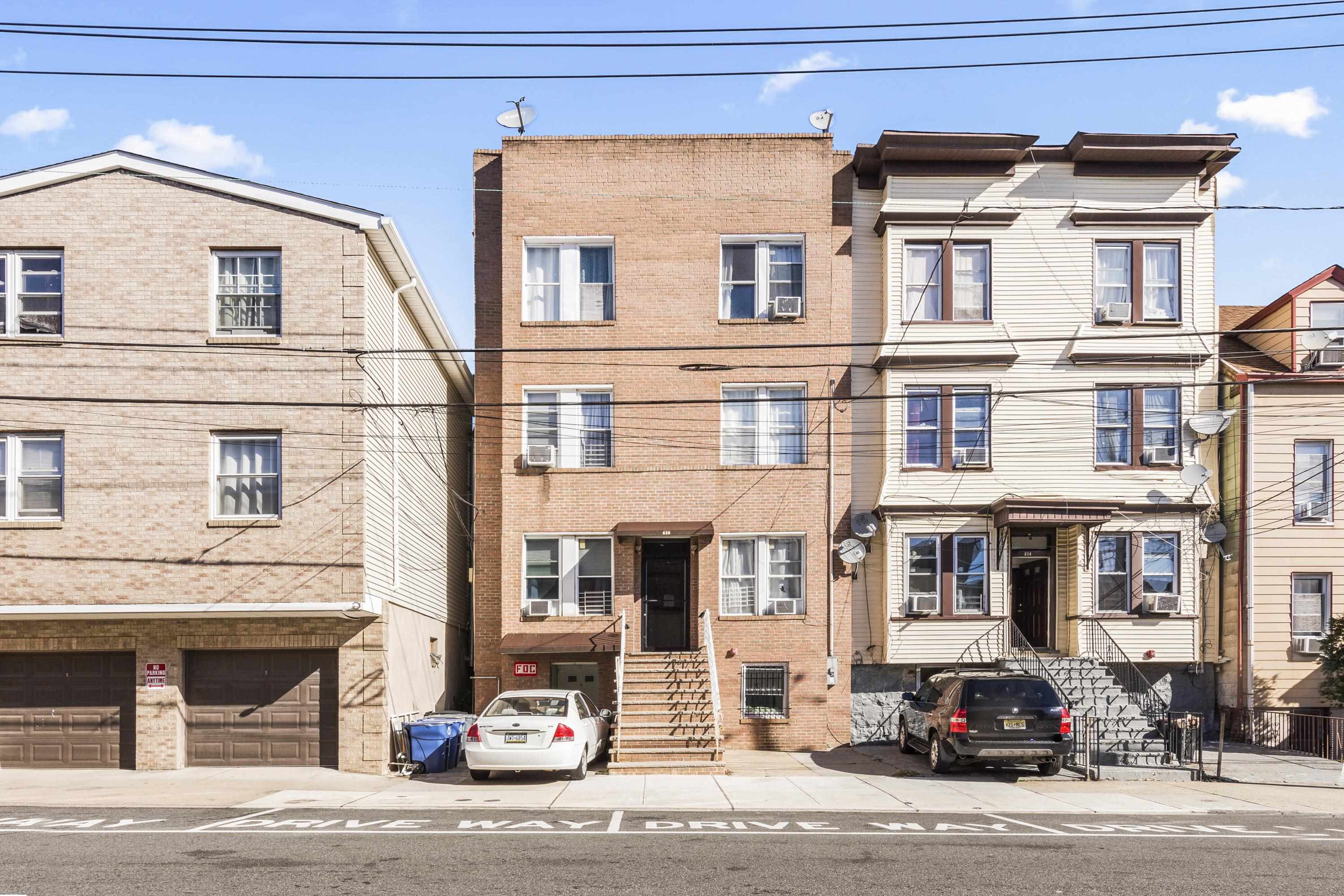 616 10TH ST Unit: 2