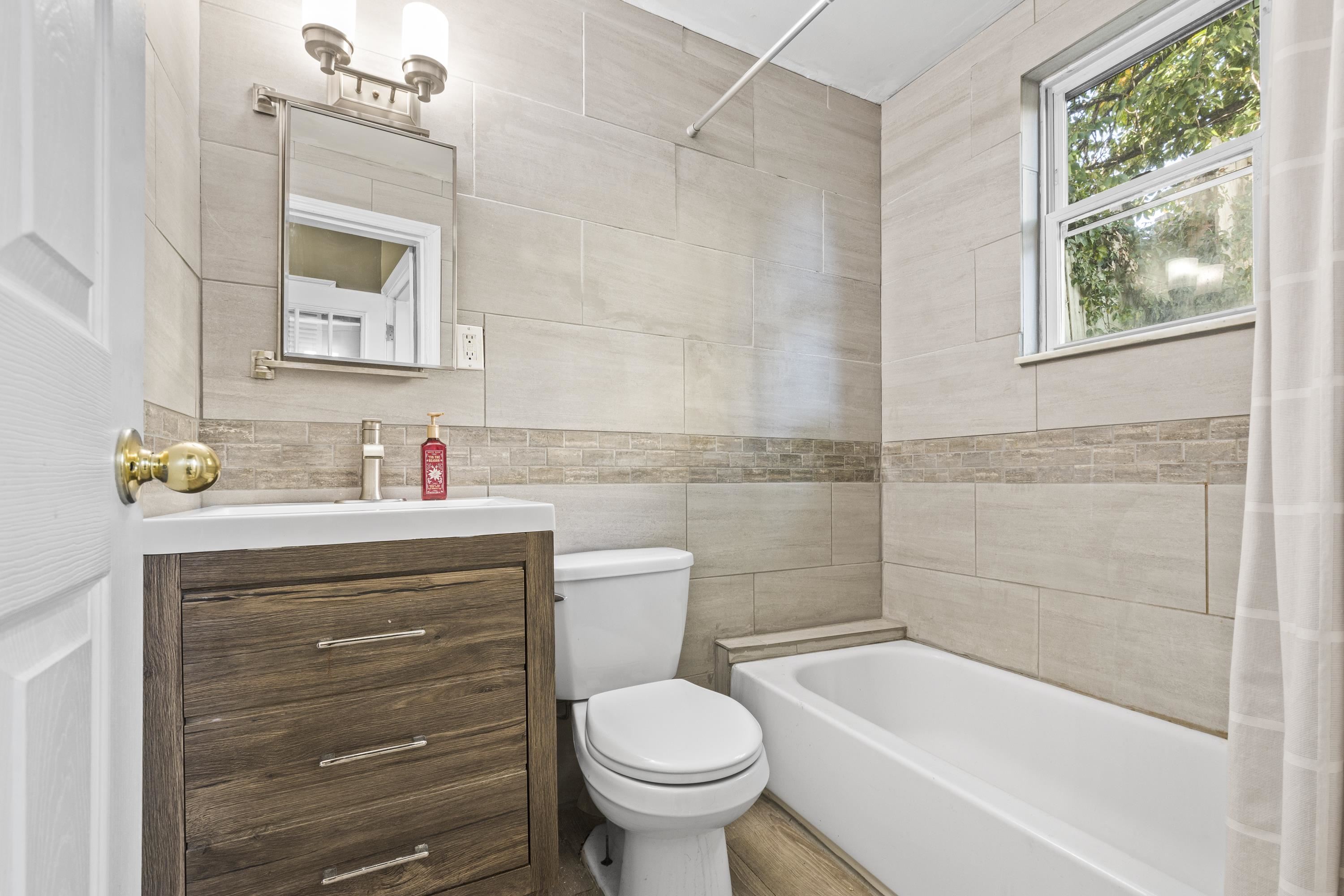 616 10TH ST Unit: 2