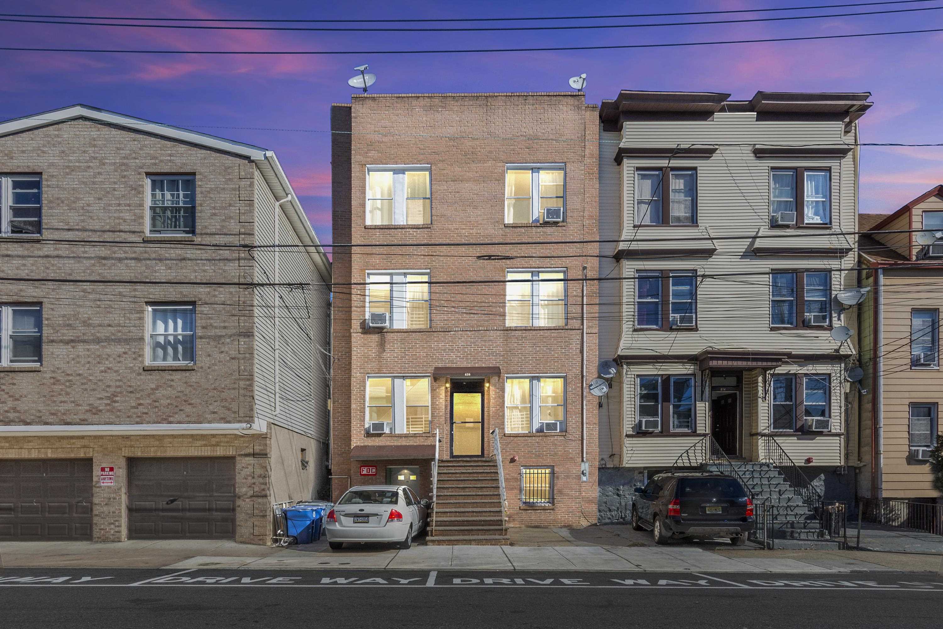 616 10TH ST Unit: 2