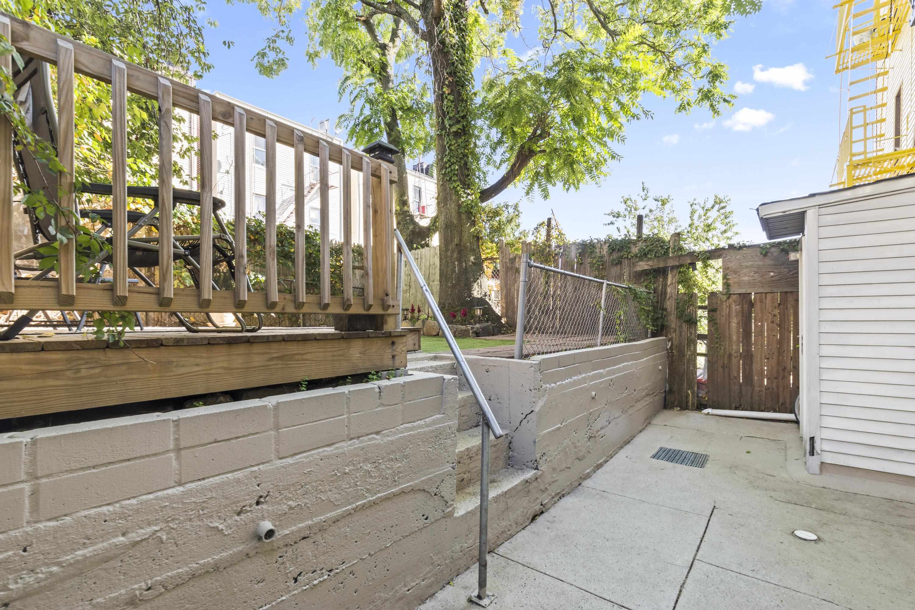 616 10TH ST Unit: 2