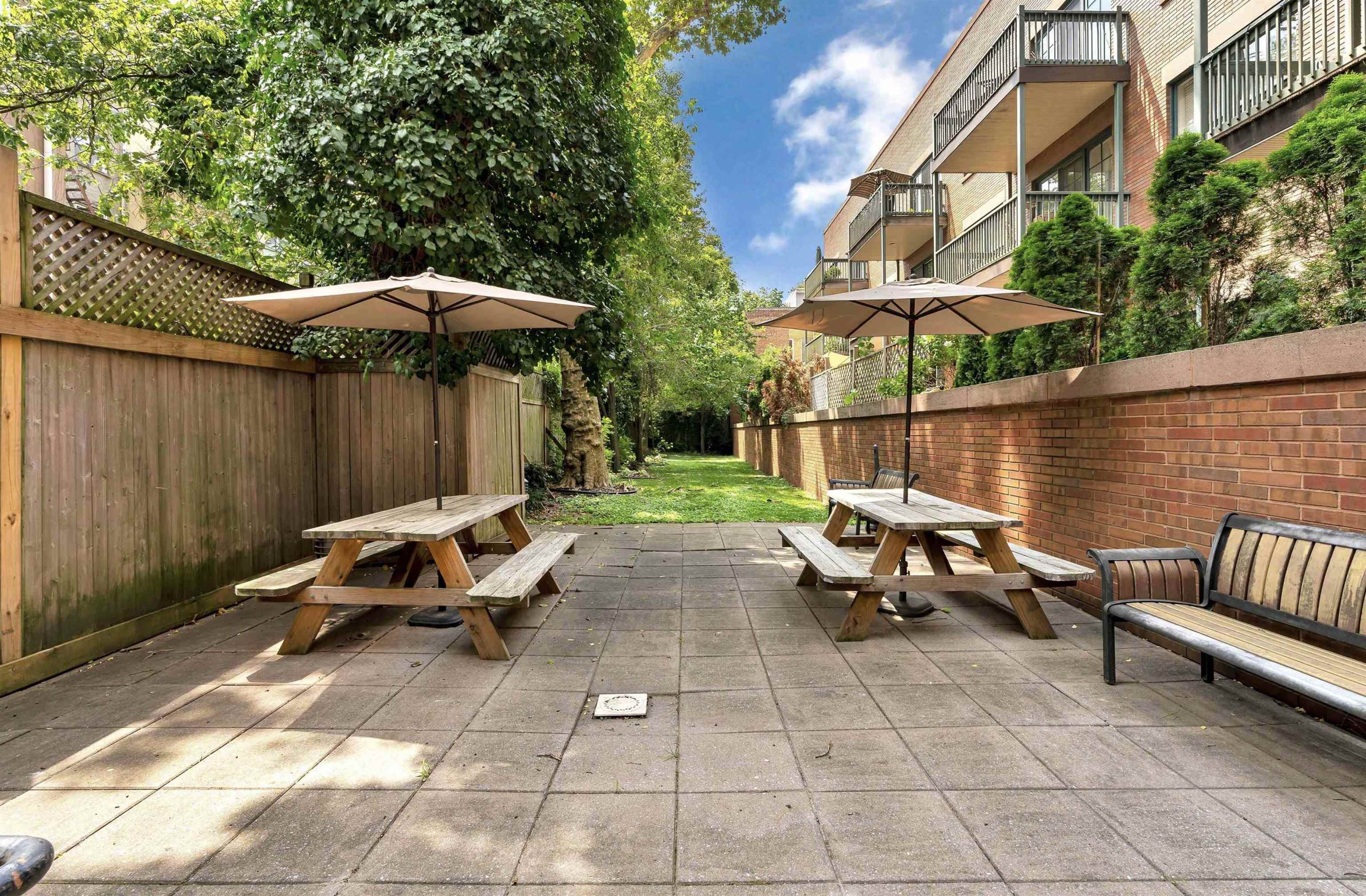61 GRAND ST Unit: 2L