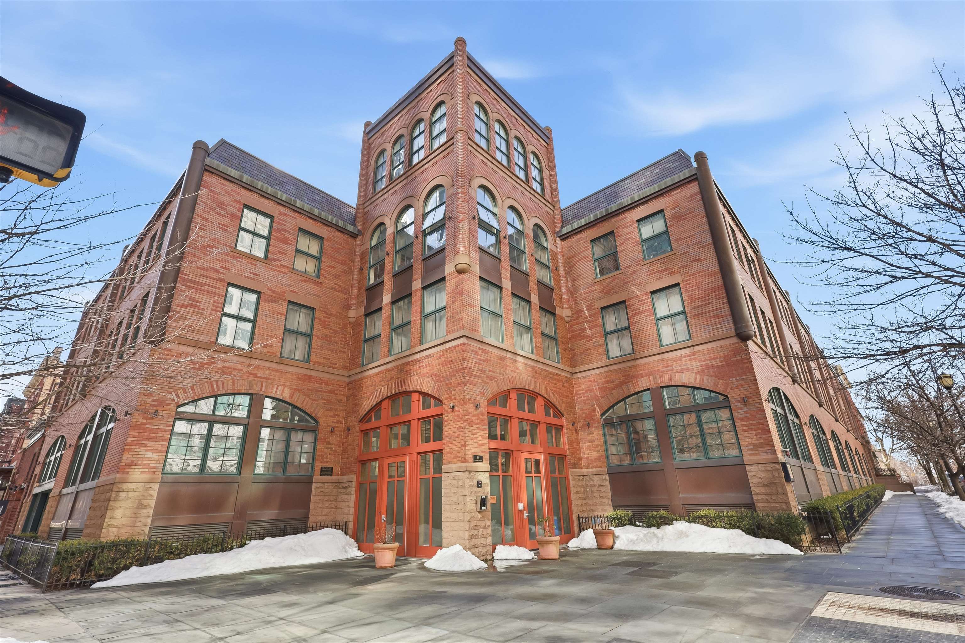 61 GRAND ST Unit: 2L