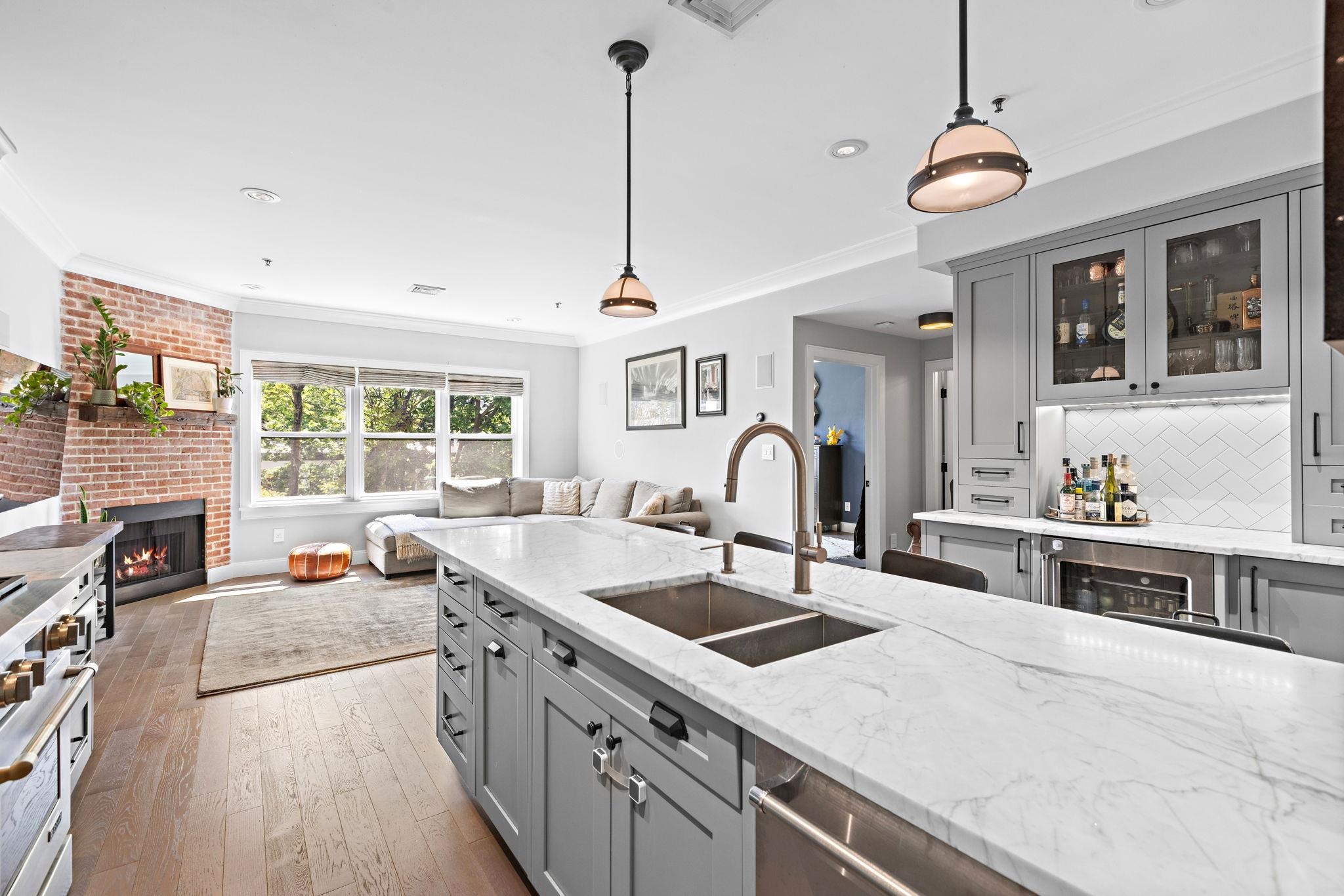 1313 PARK AVE Unit: 4C