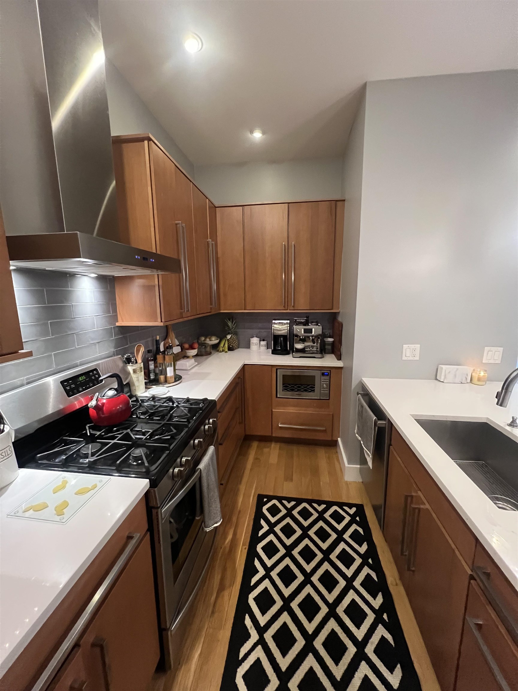 146 HANCOCK AVE Unit: 1