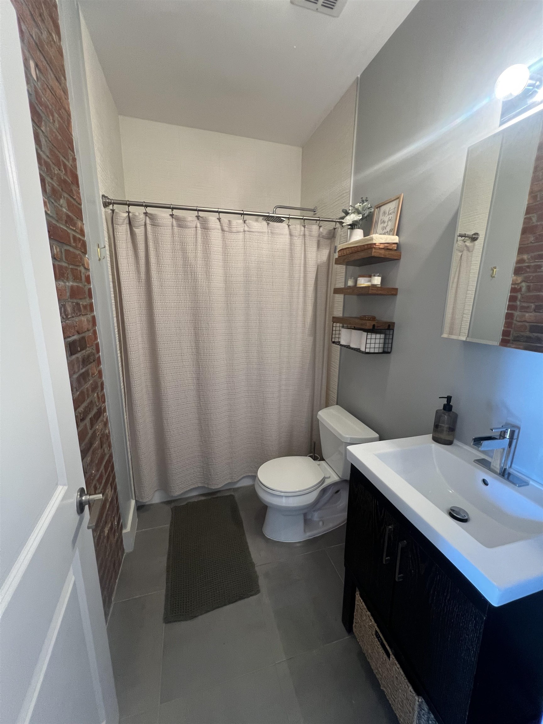 146 HANCOCK AVE Unit: 1