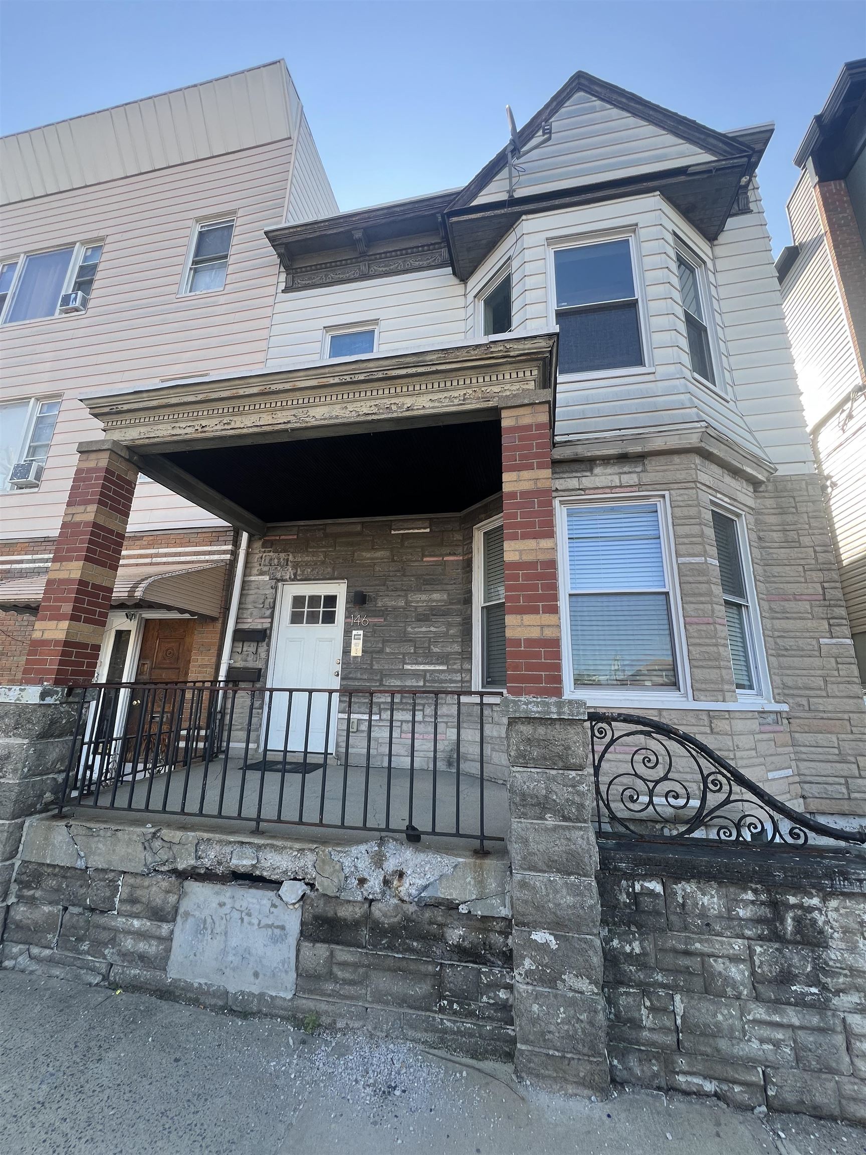146 HANCOCK AVE Unit: 1