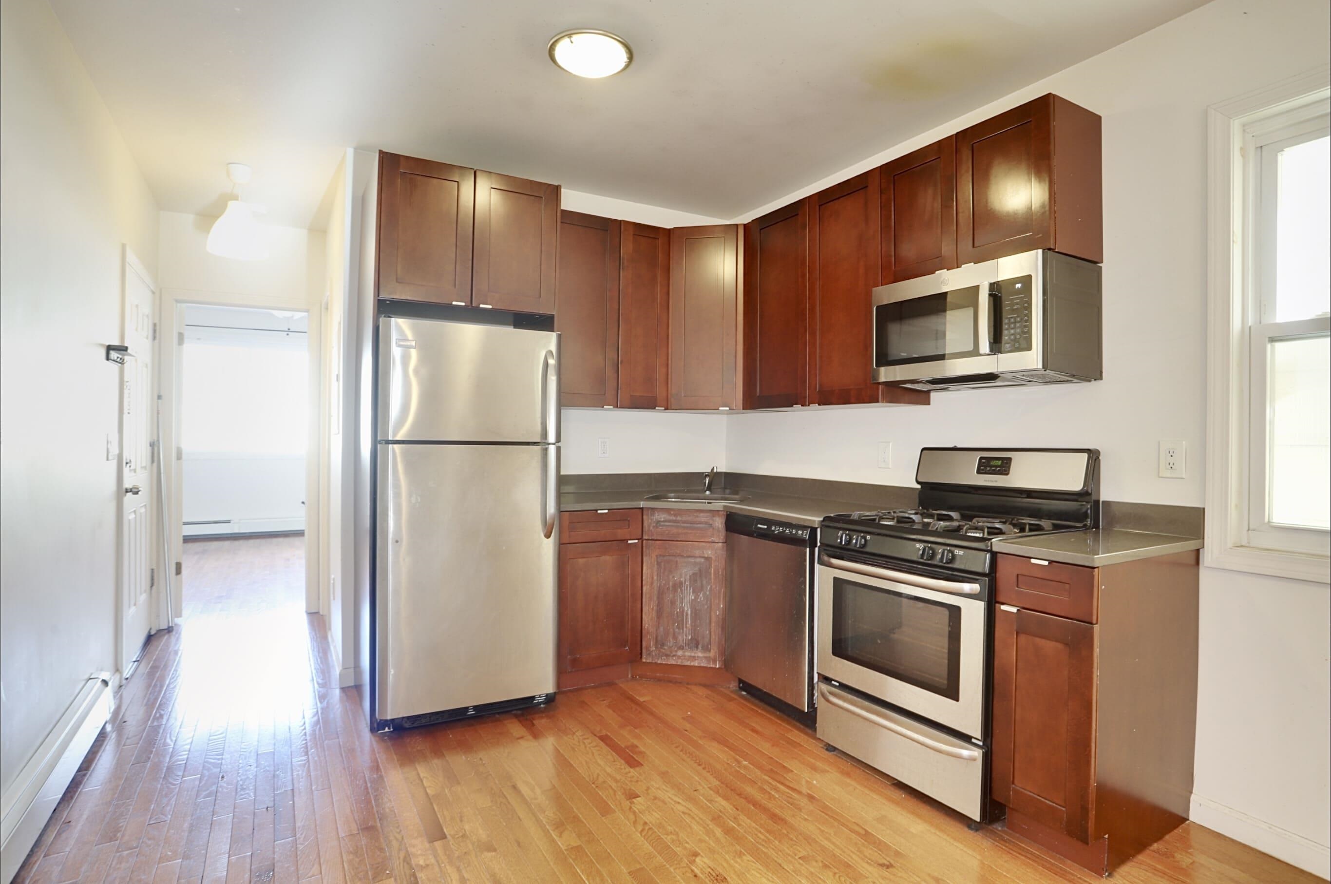 79 BEACON AVE Unit: 3