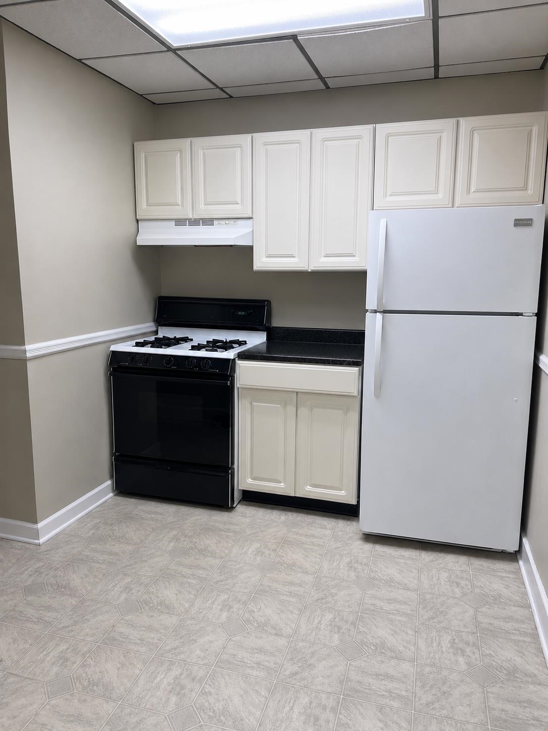 23 8TH ST Unit: 2R