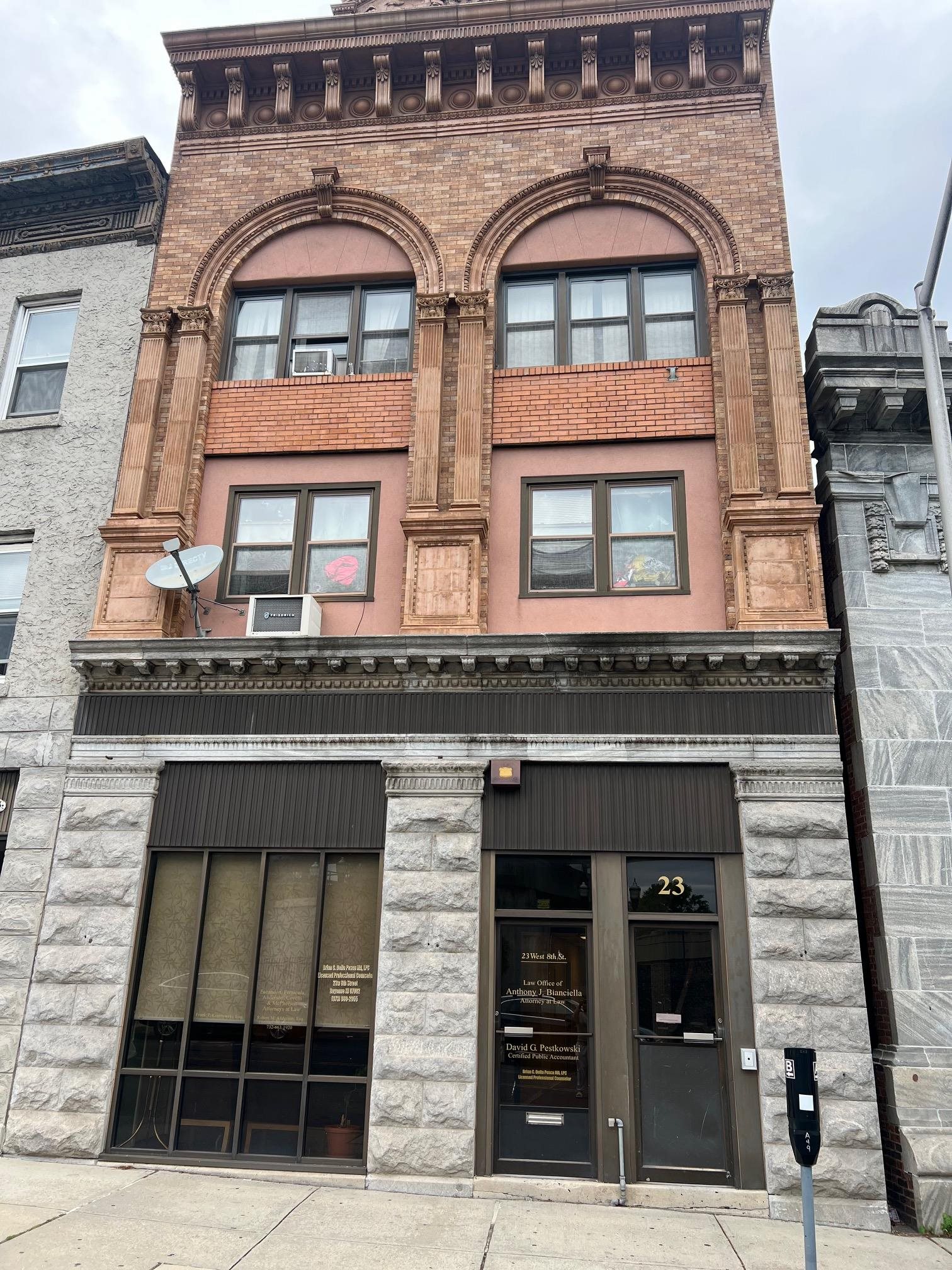 23 8TH ST Unit: 2R