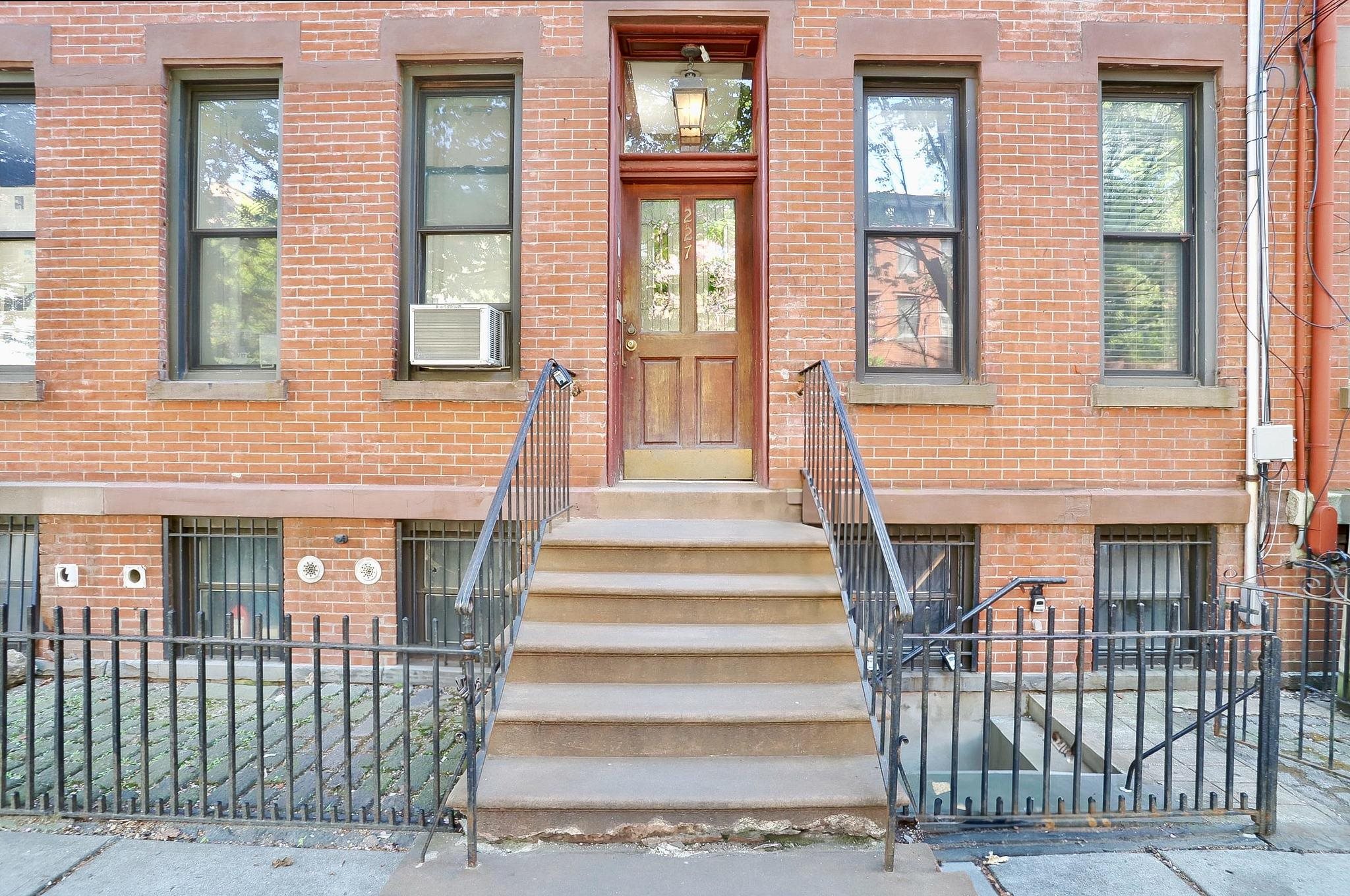 227 3RD ST Unit: 3R