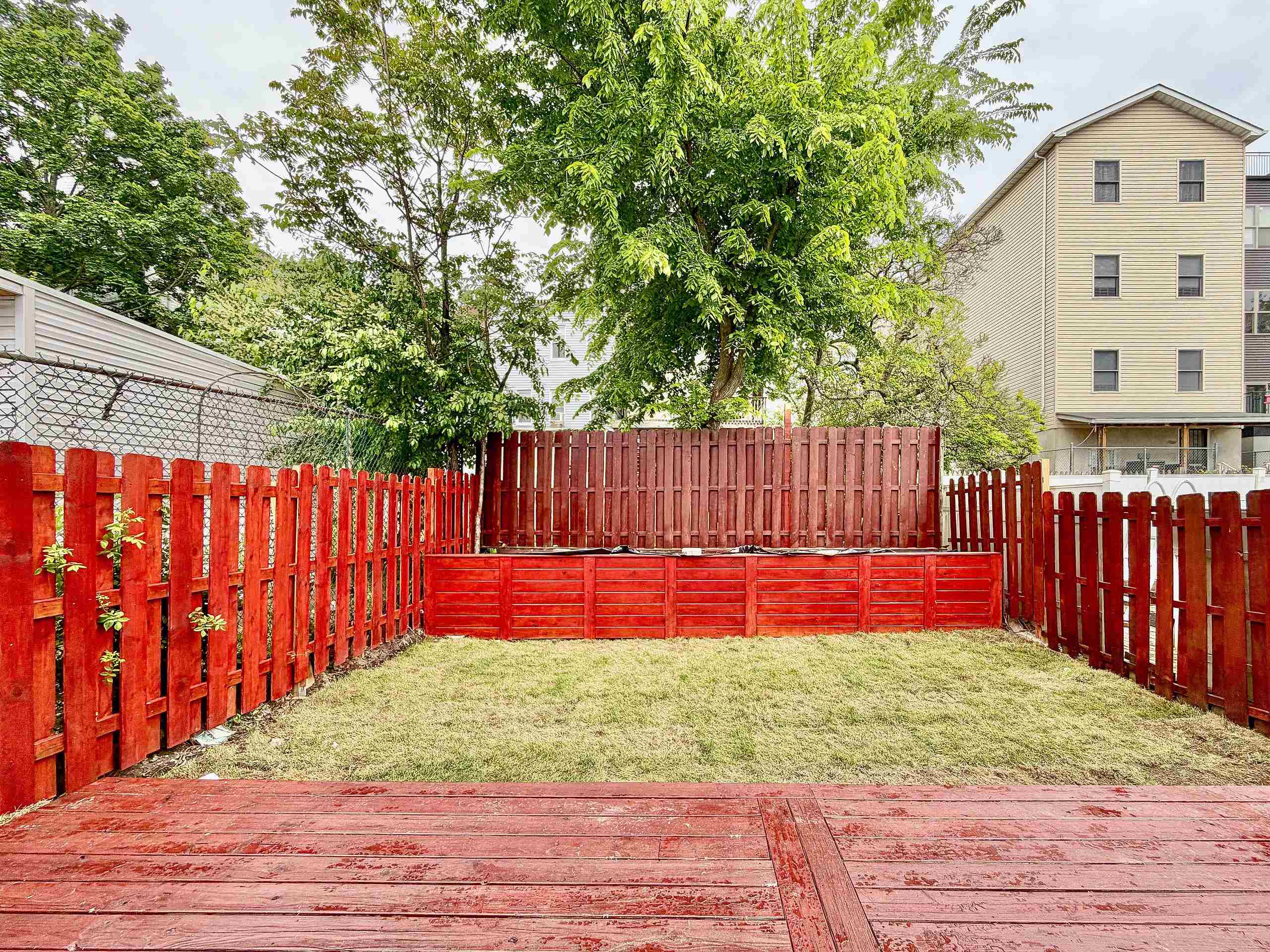 182 COLUMBIA AVE