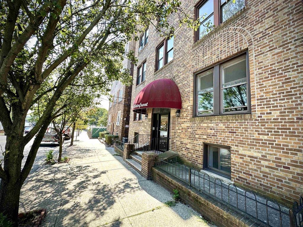 15 BROADWAY Unit: 22