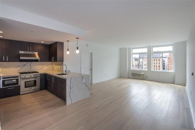 1400 HUDSON ST Unit: 318