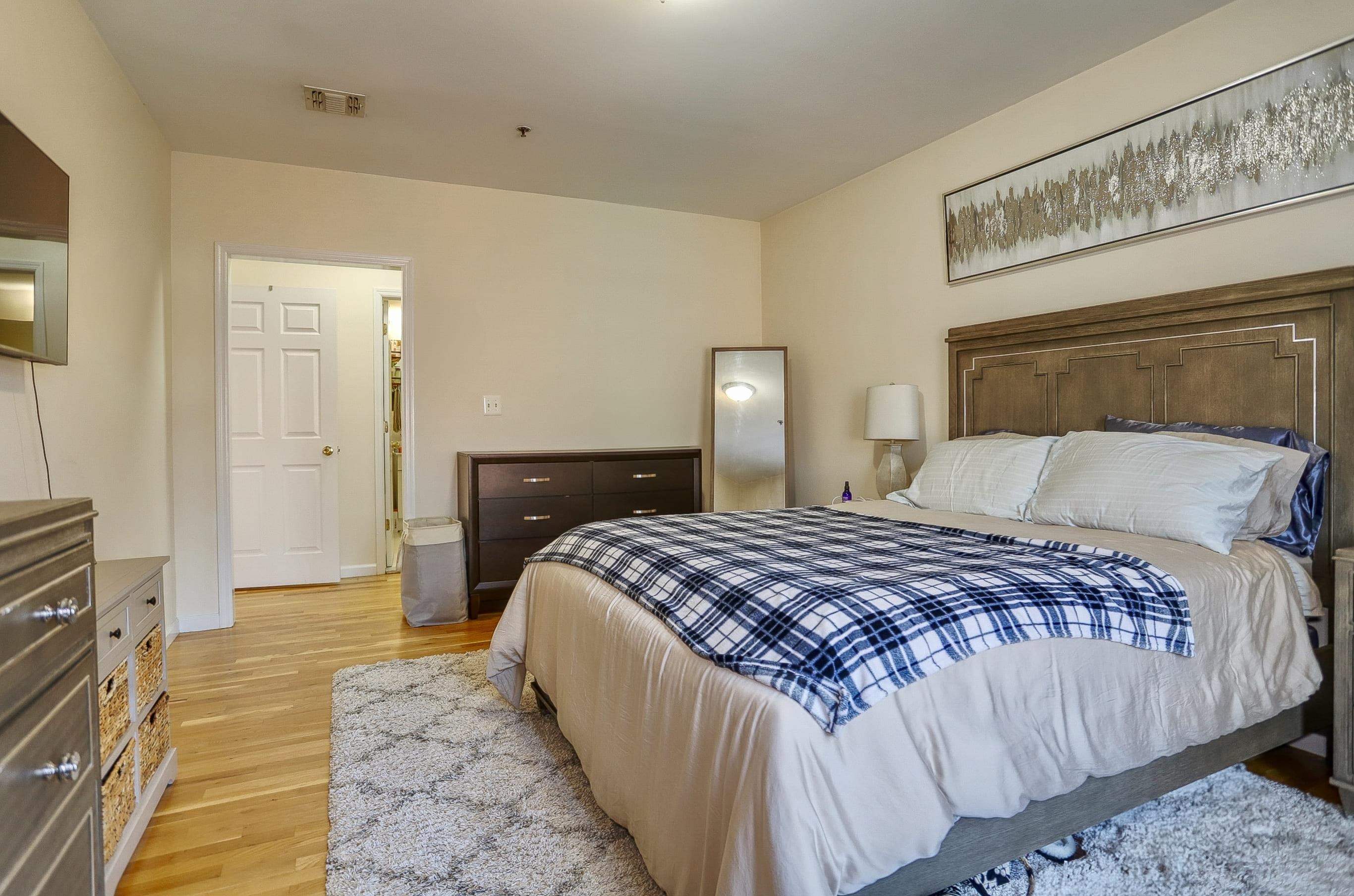 217 CLINTON ST Unit: 5