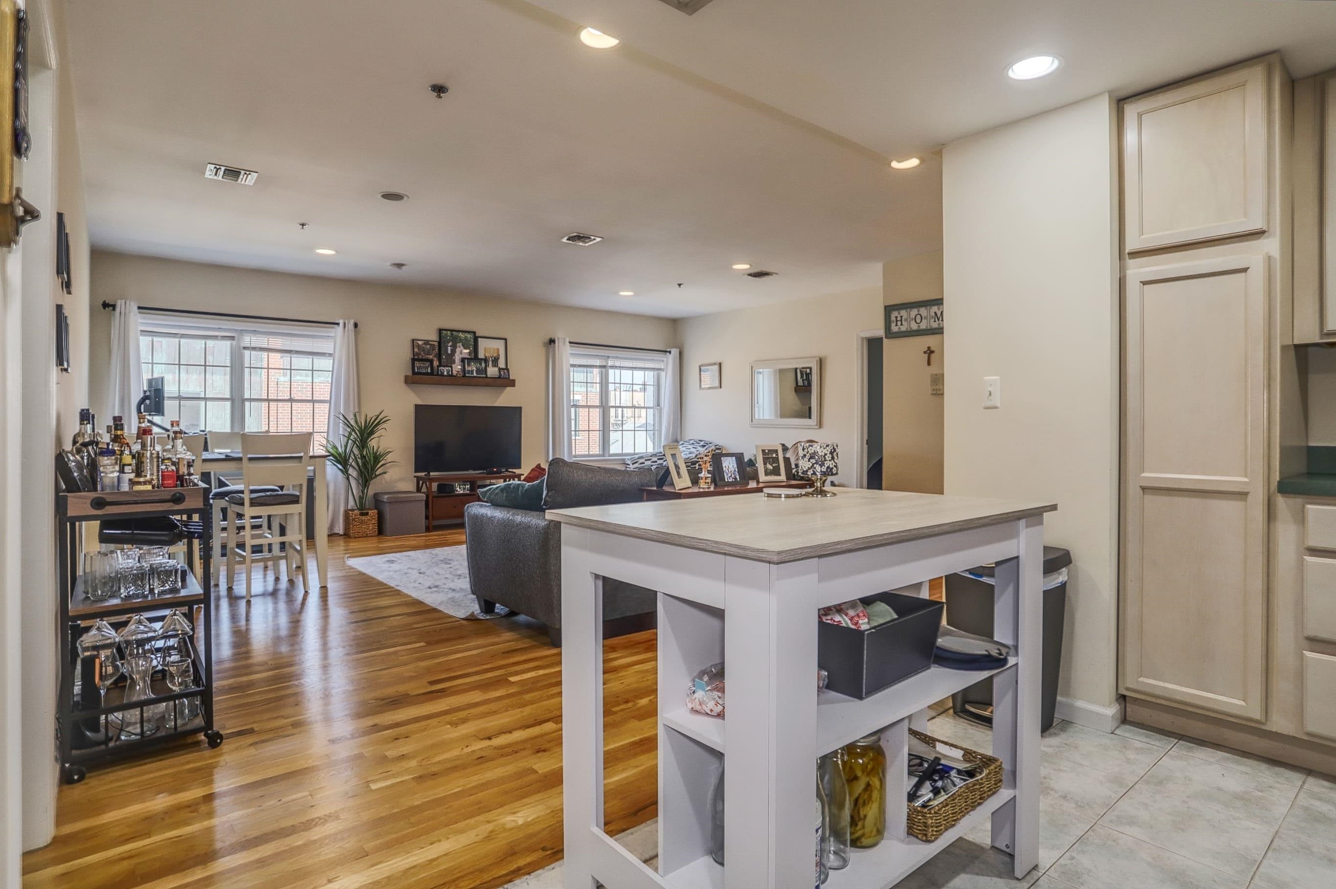 217 CLINTON ST Unit: 5