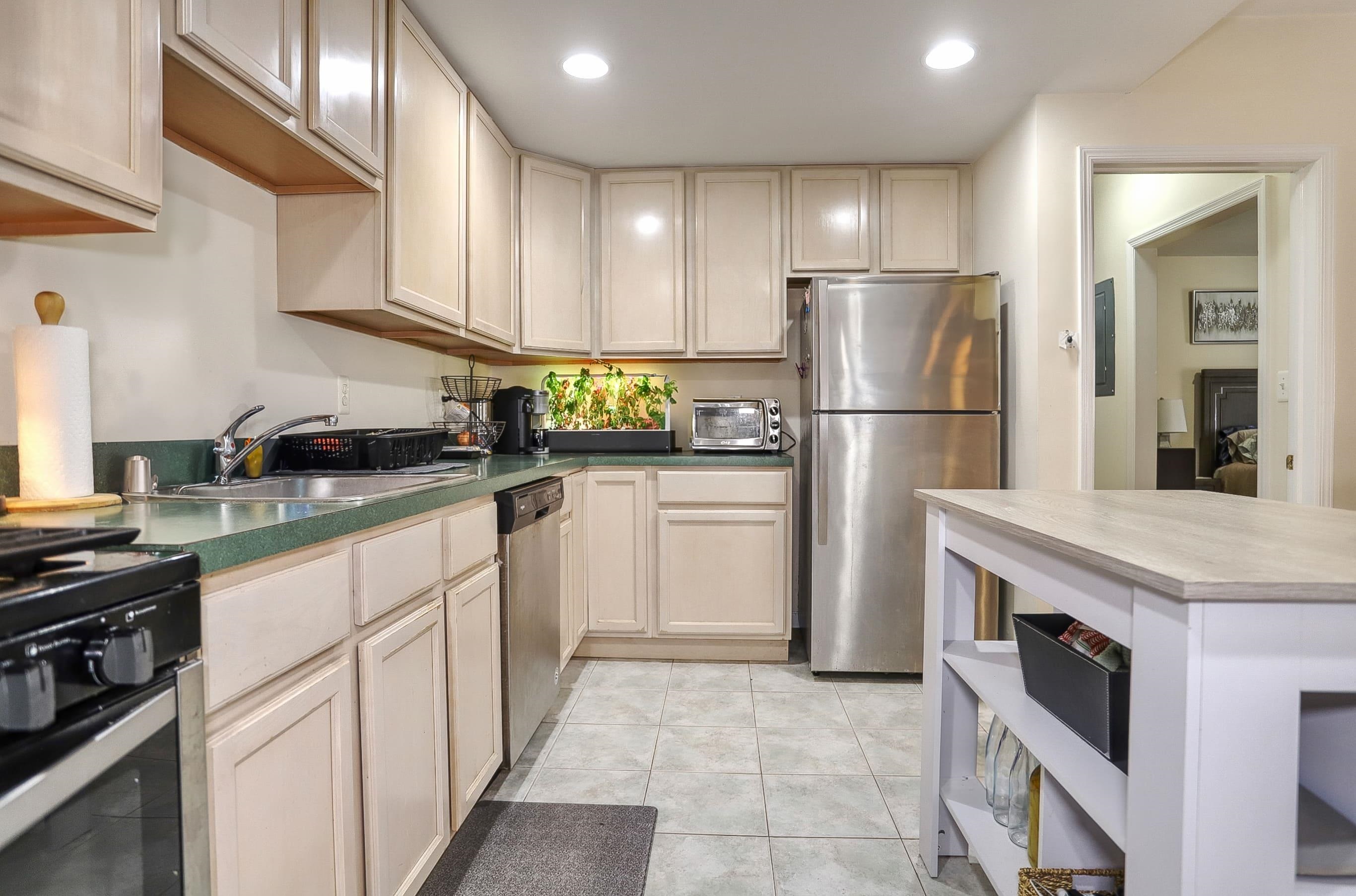 217 CLINTON ST Unit: 5