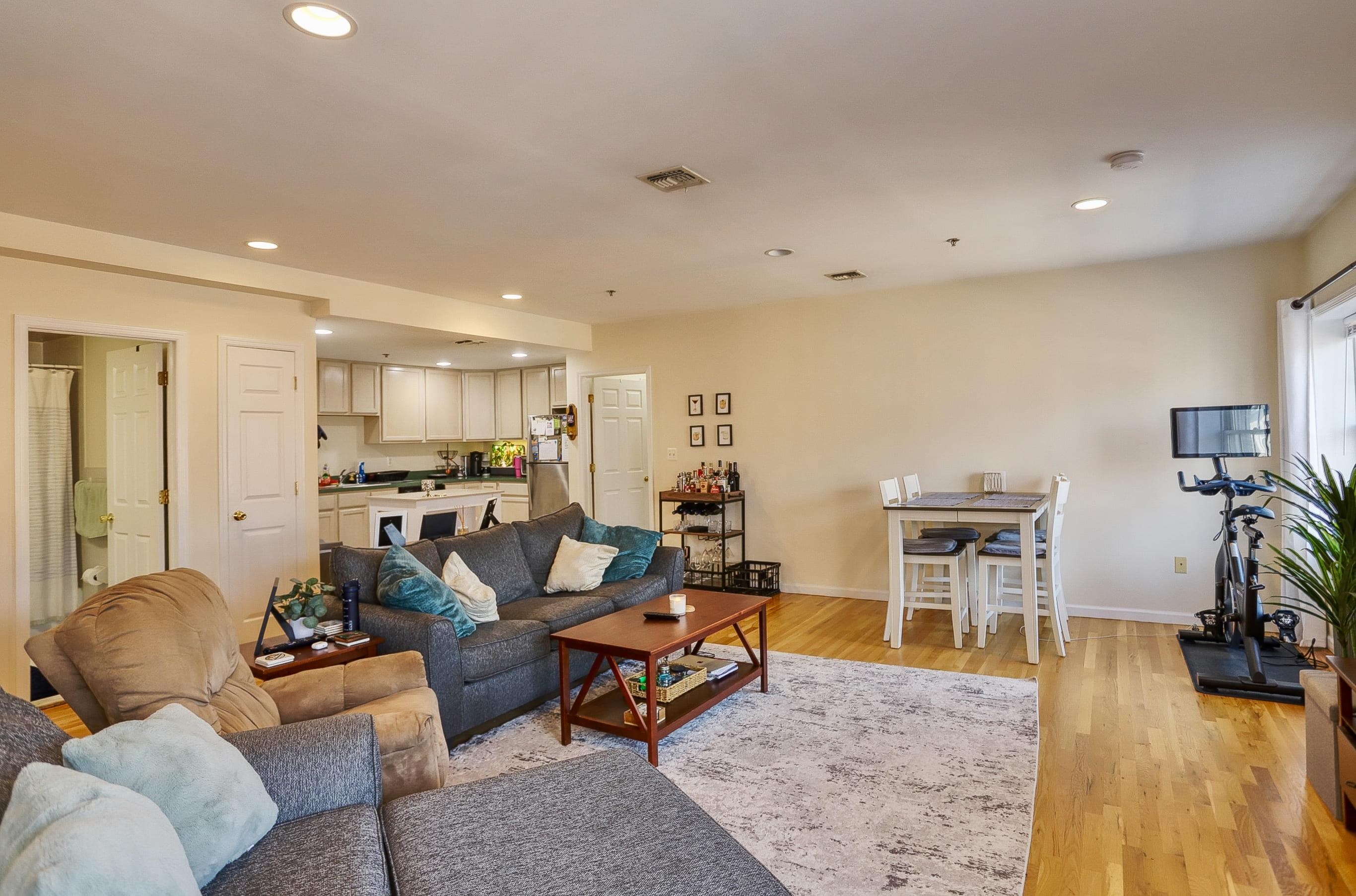 217 CLINTON ST Unit: 5