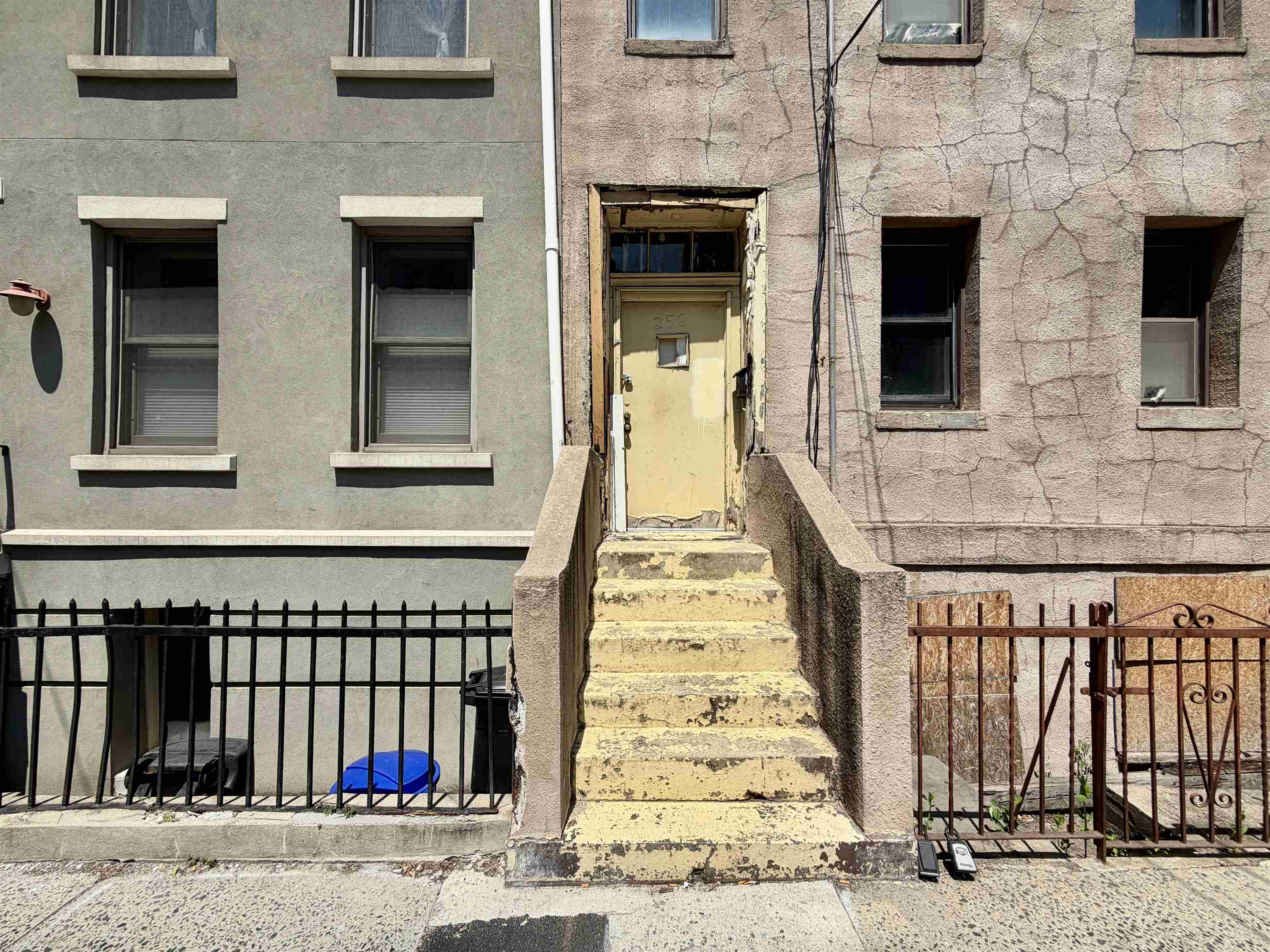 256 2ND ST