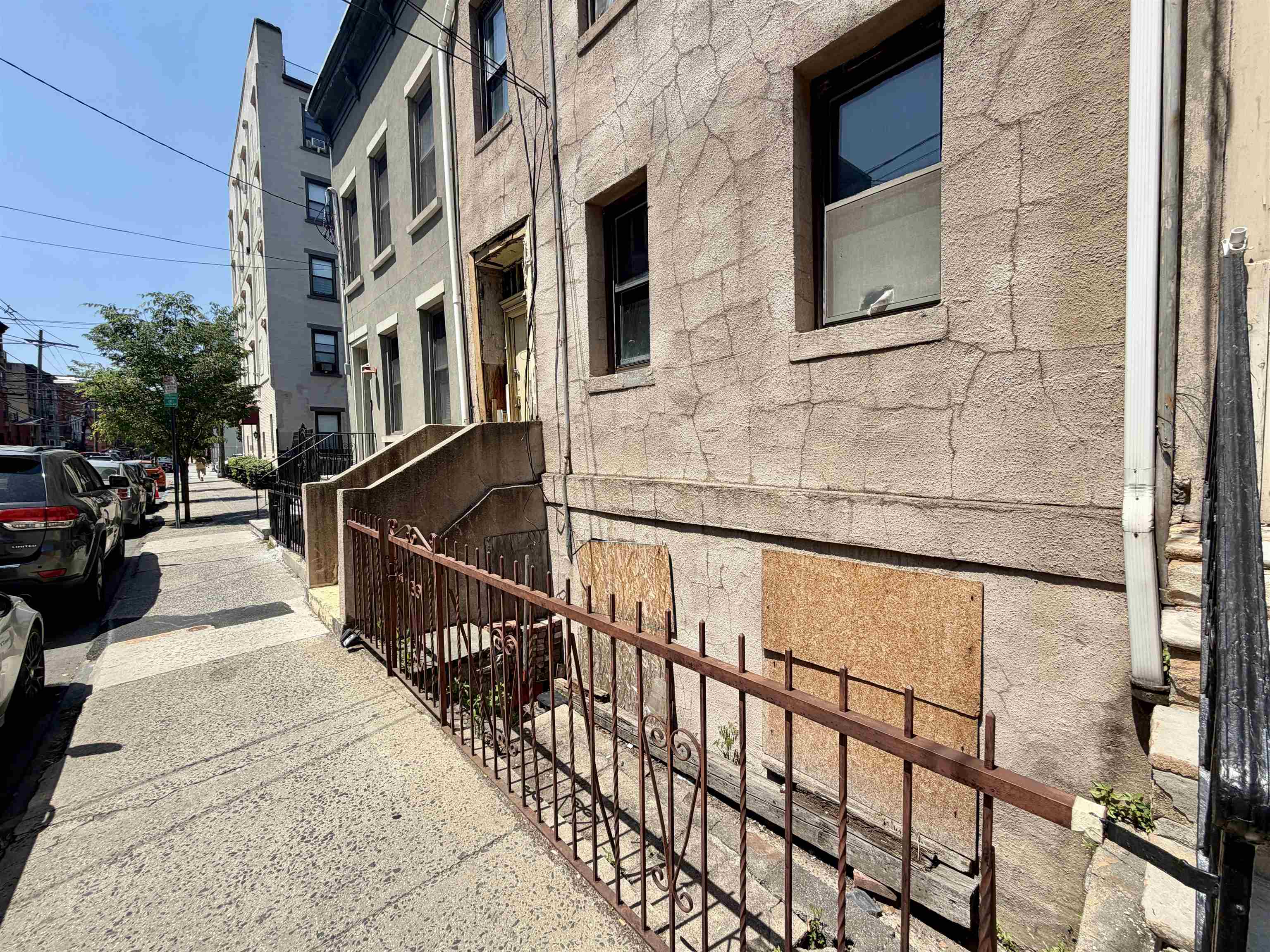 256 2ND ST