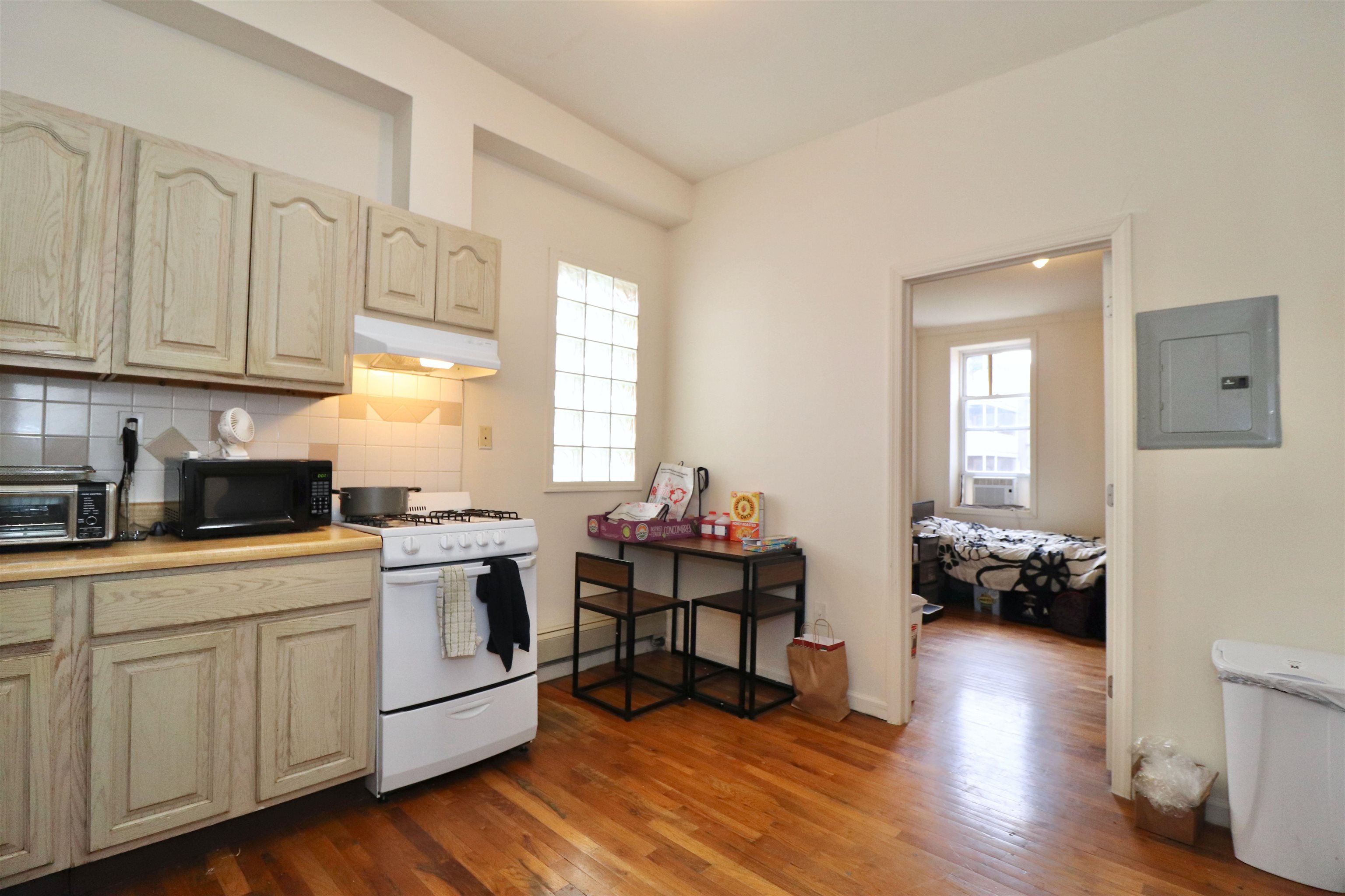 359 2ND ST Unit: 4E