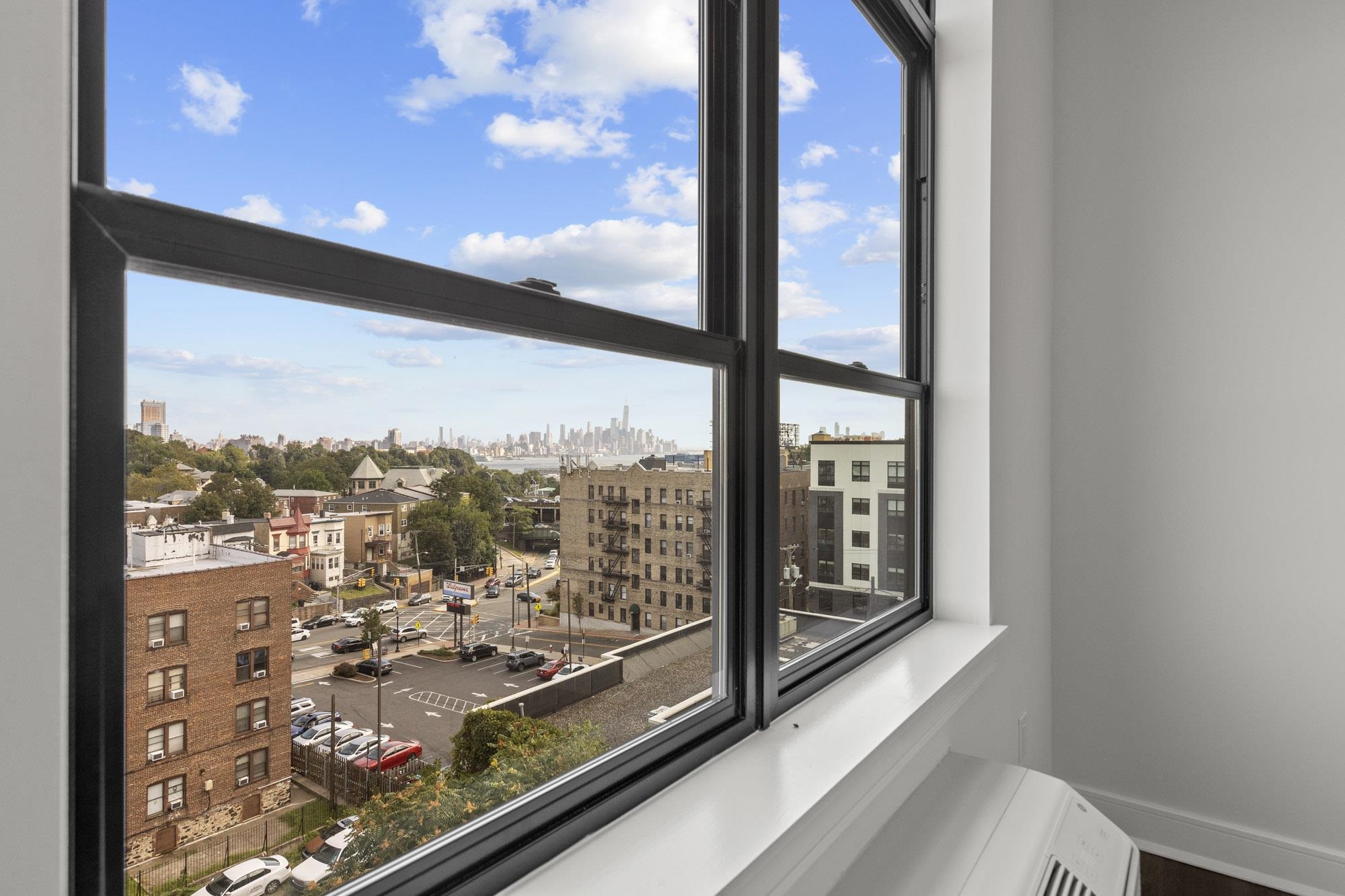 121 34TH ST Unit: 403