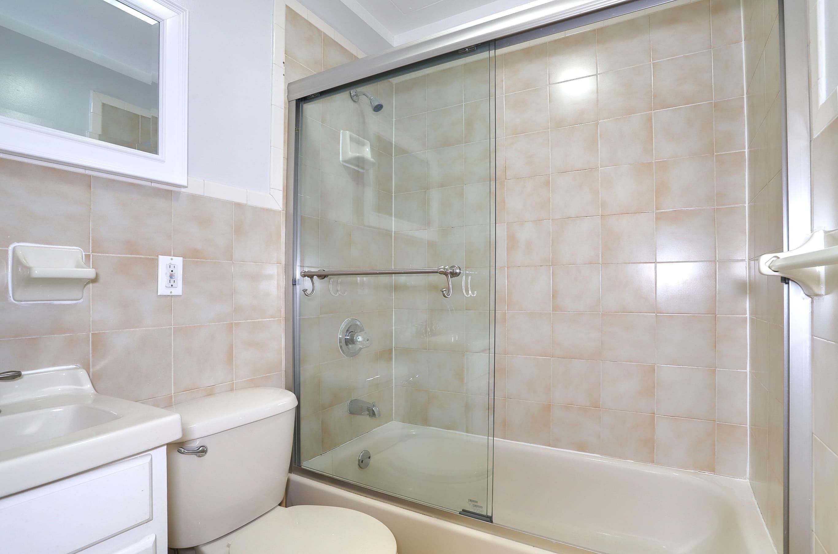 6311 DEWEY AVE Unit: 15