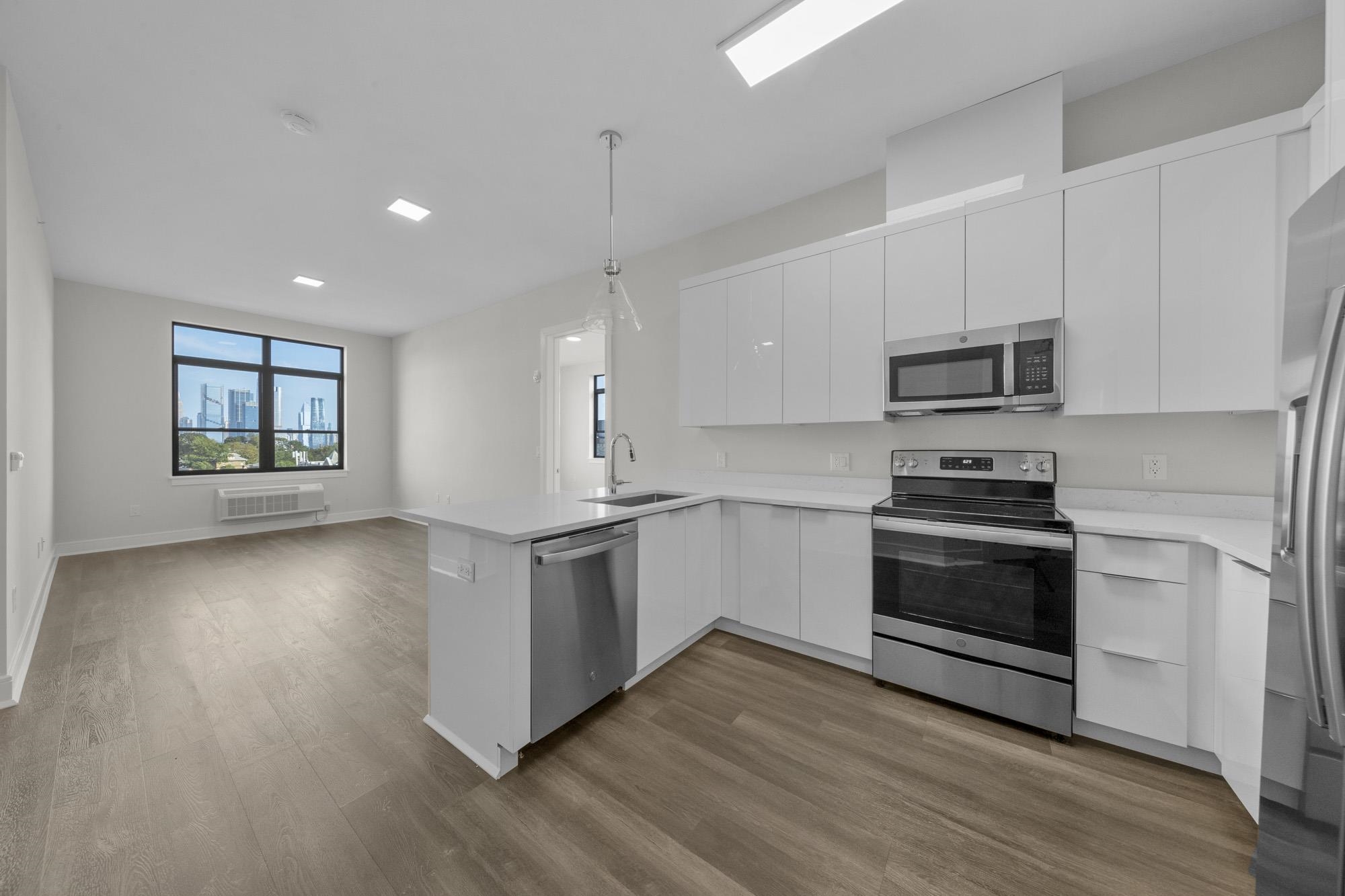121 34TH ST Unit: 308