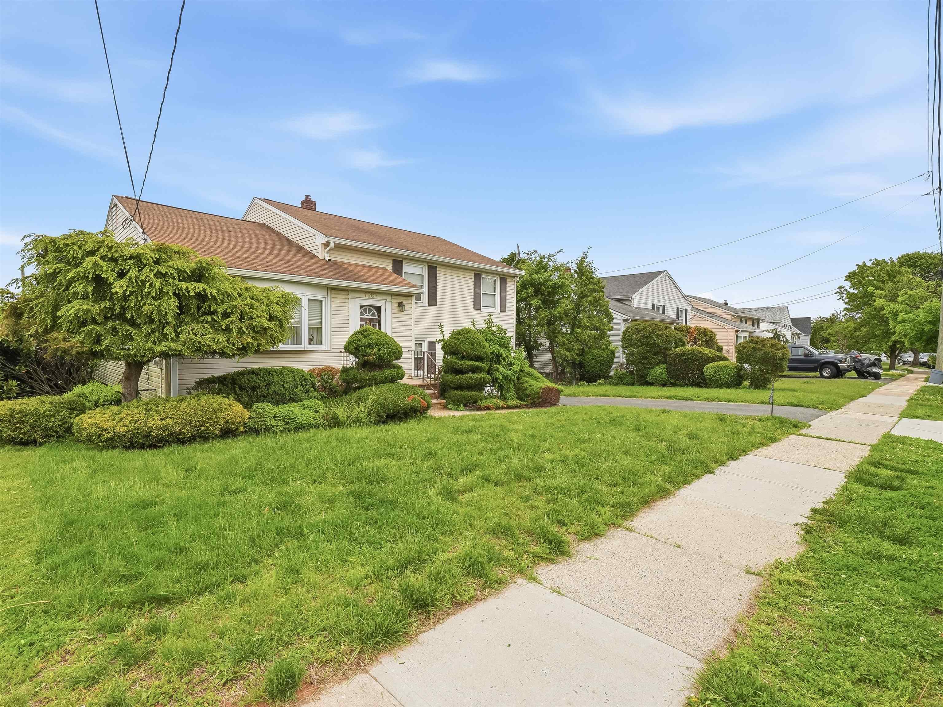 1307 DARTMOUTH TERRACE
