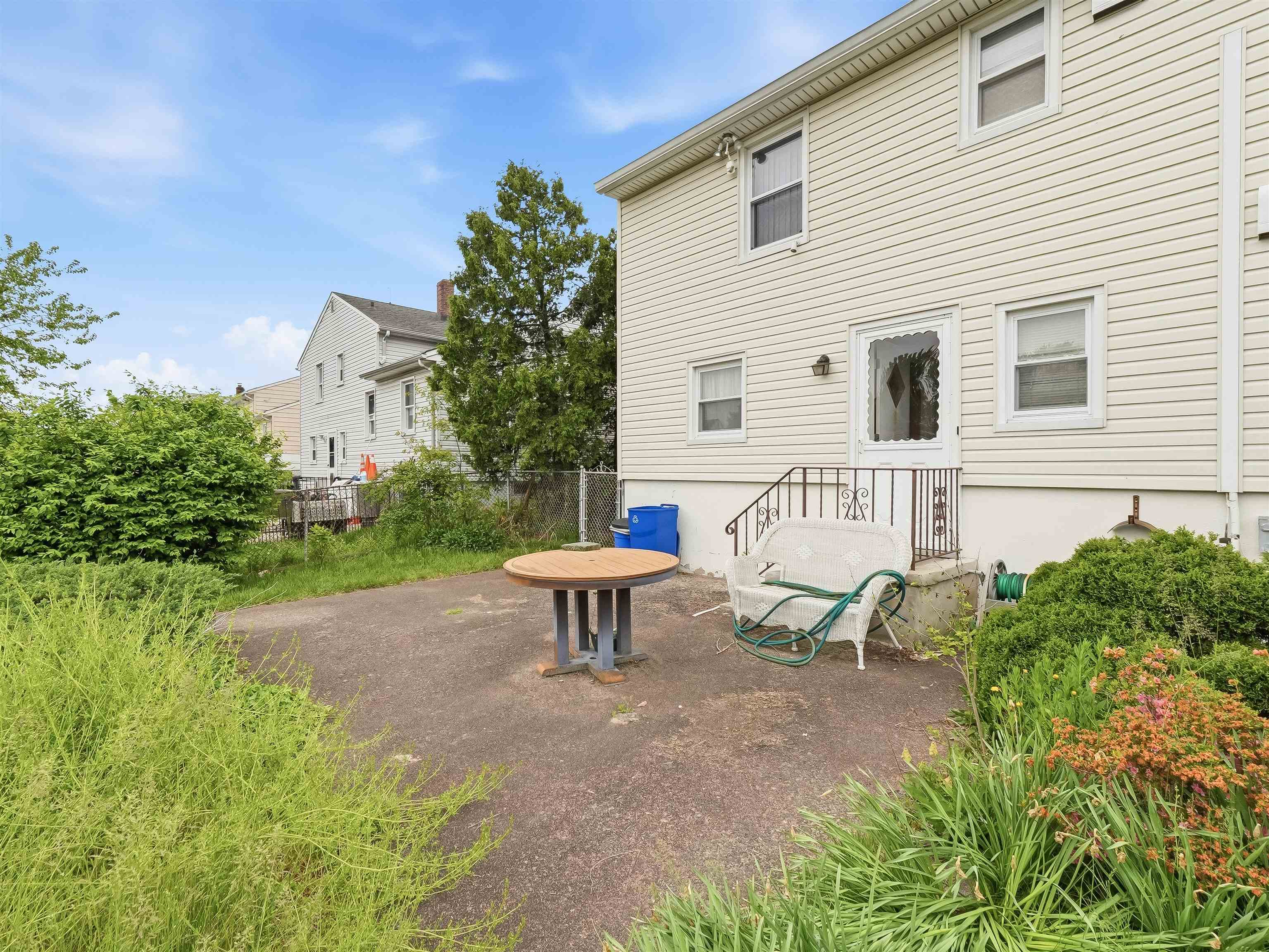 1307 DARTMOUTH TERRACE