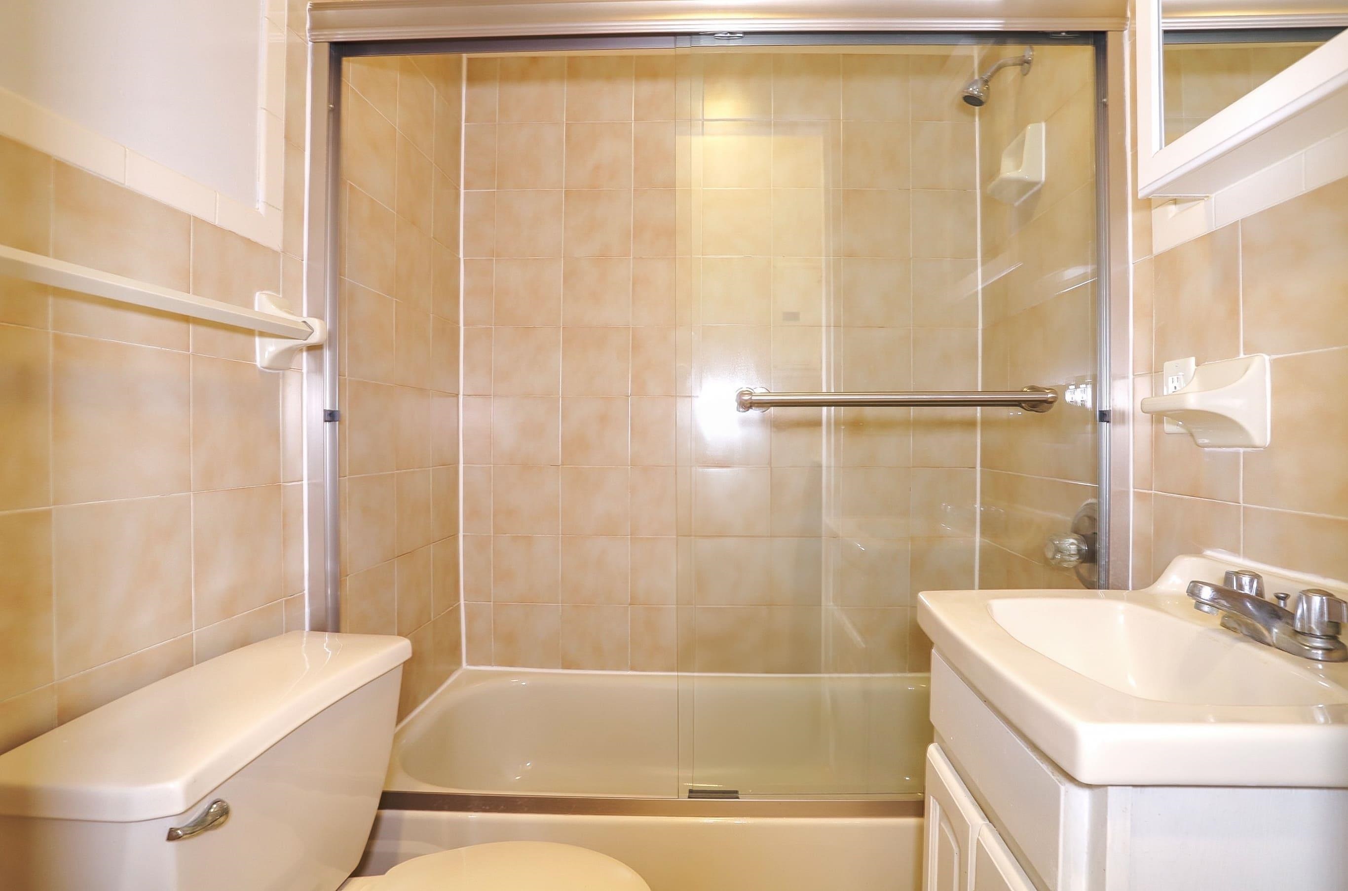 6311 DEWEY AVE Unit: 2