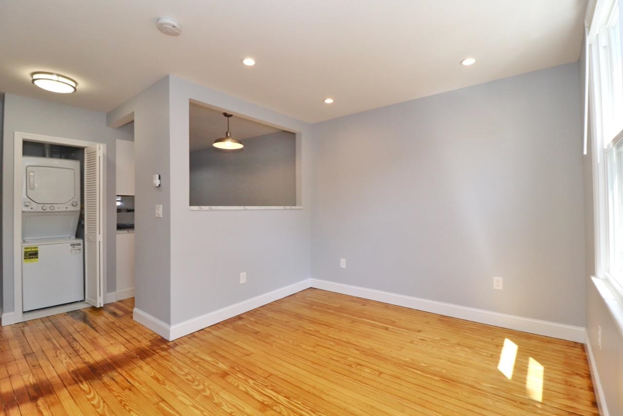 326 5TH ST Unit: 2