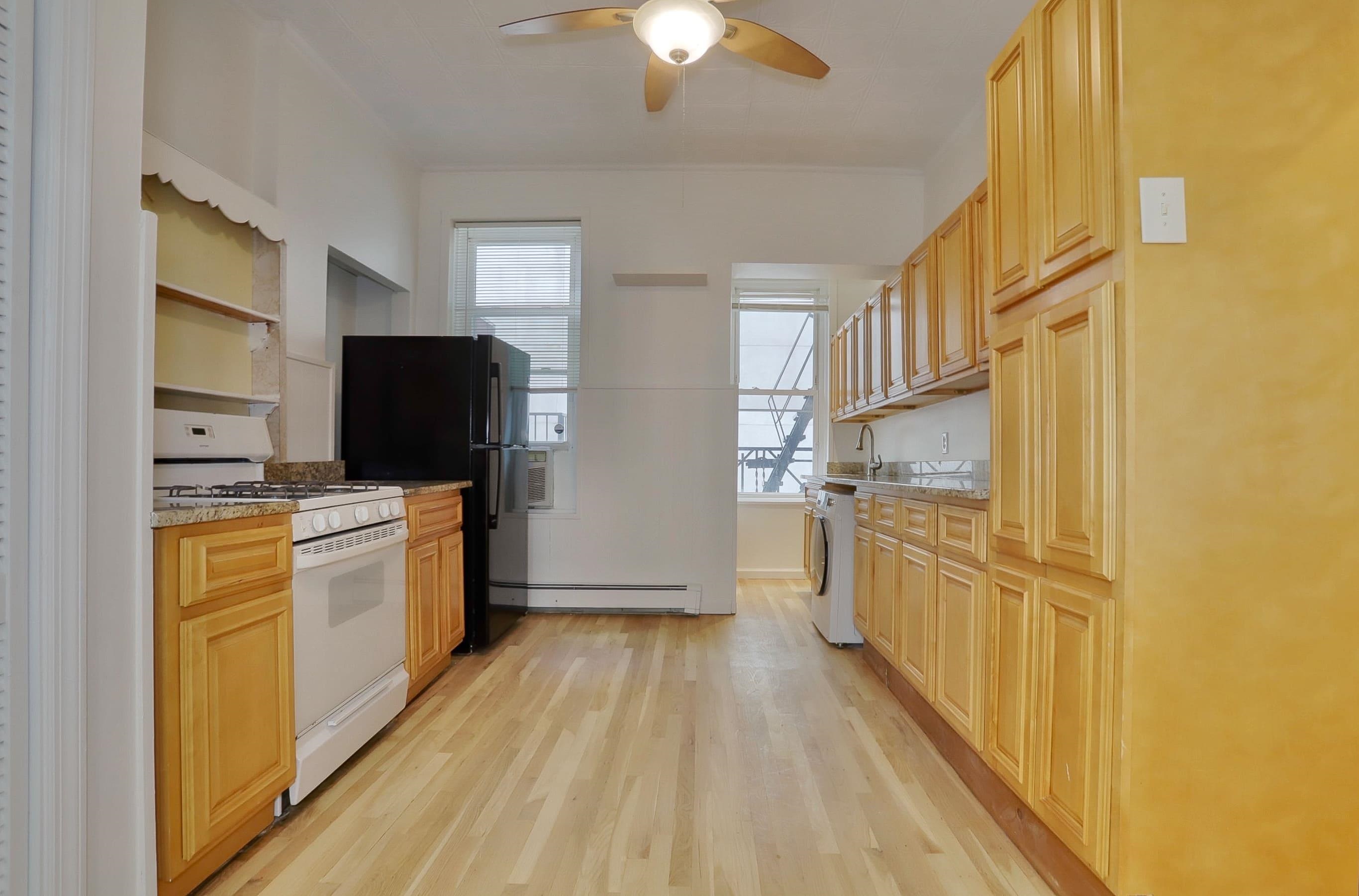 402 GRAND ST Unit: 202