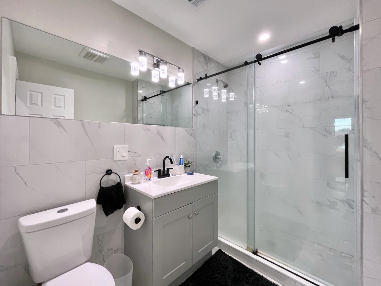 592 PALISADE AVE Unit: 3