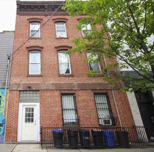 592 PALISADE AVE Unit: 3