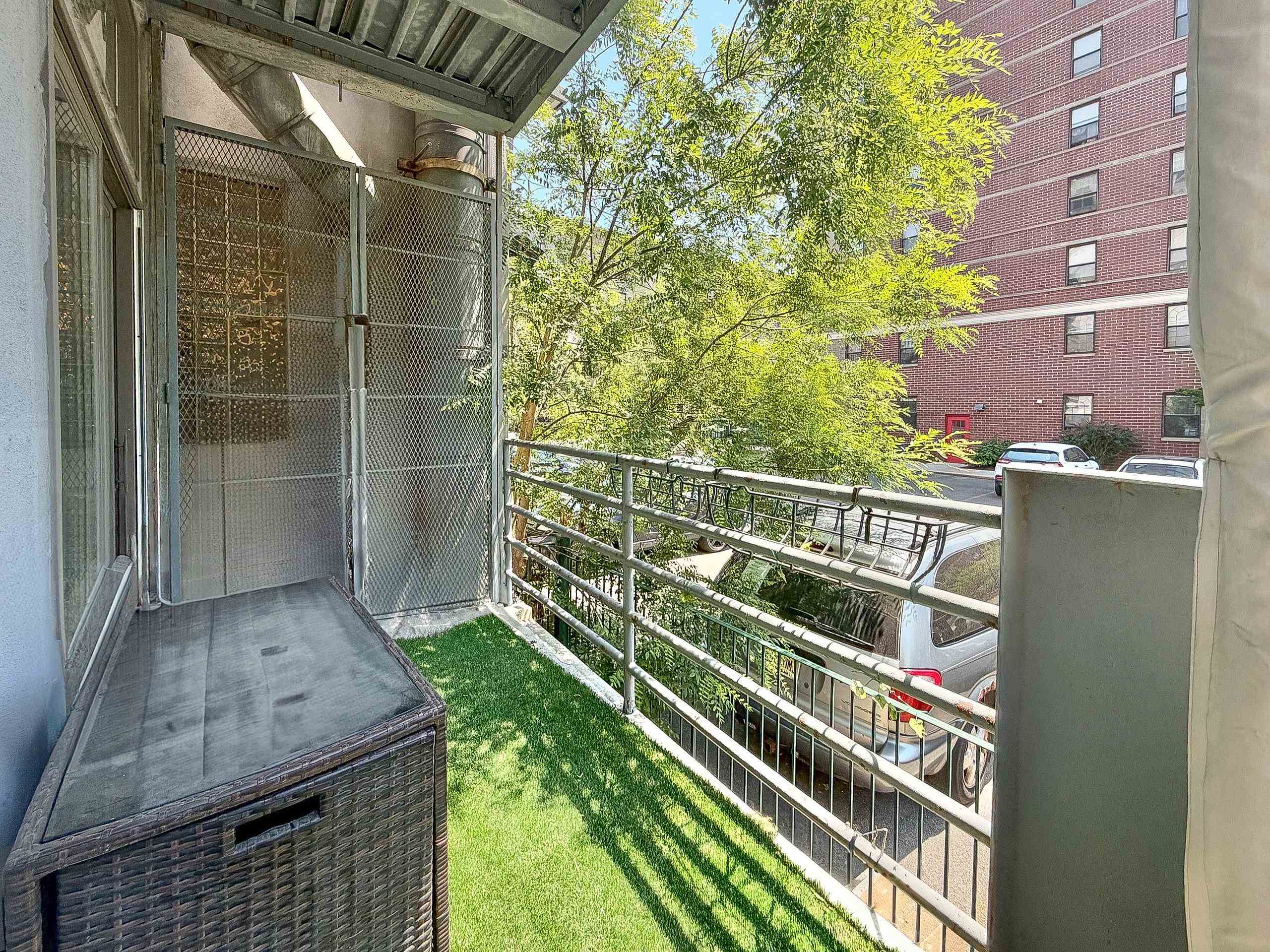 82 BLOOMFIELD ST Unit: 1B