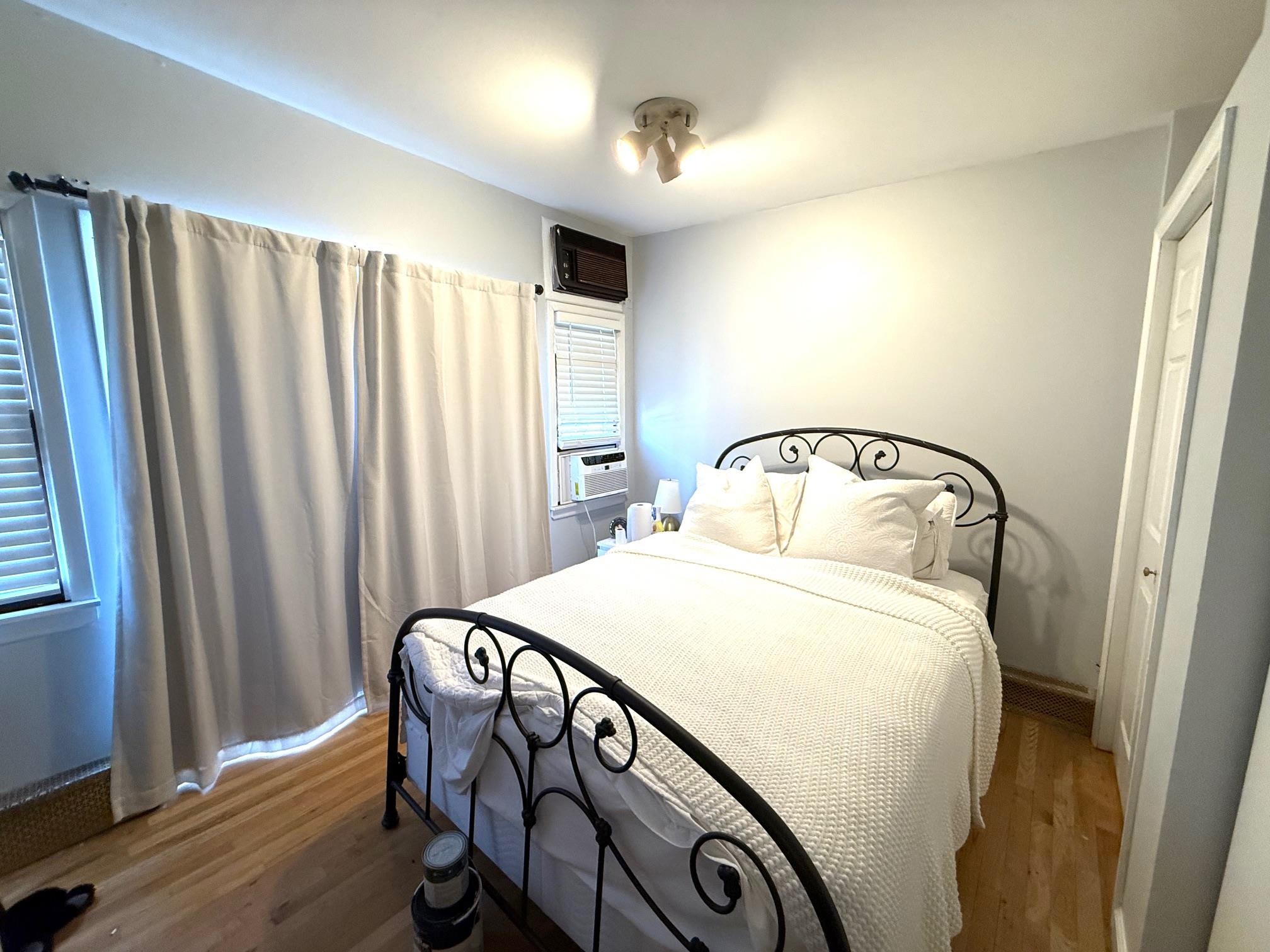 239 BLOOMFIELD ST Unit: 1
