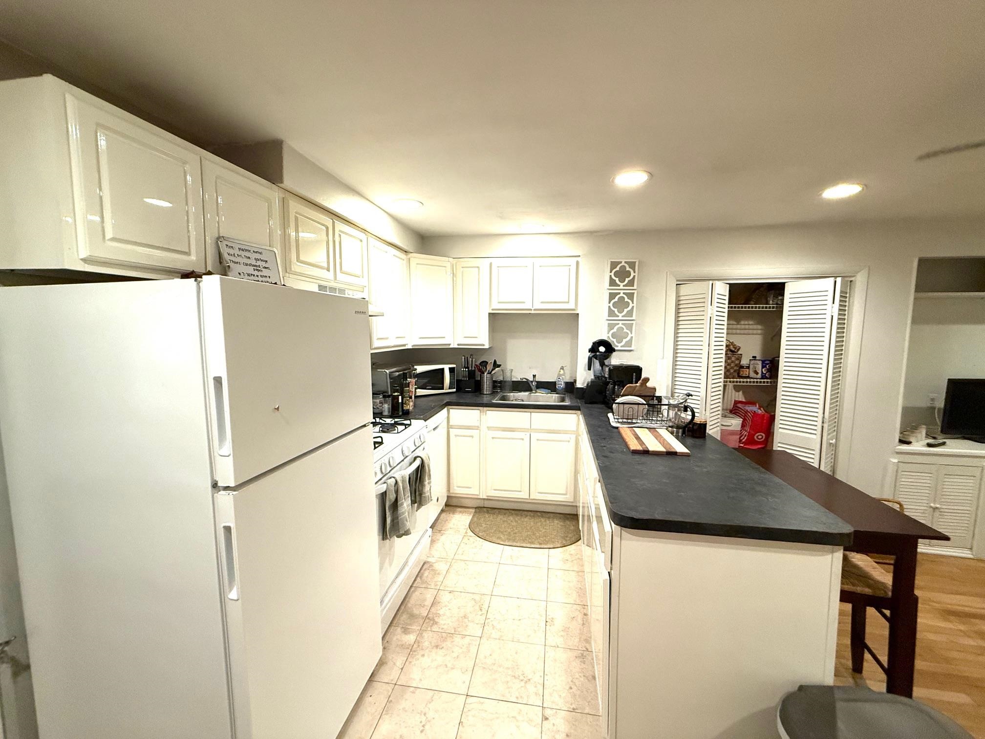 239 BLOOMFIELD ST Unit: 1
